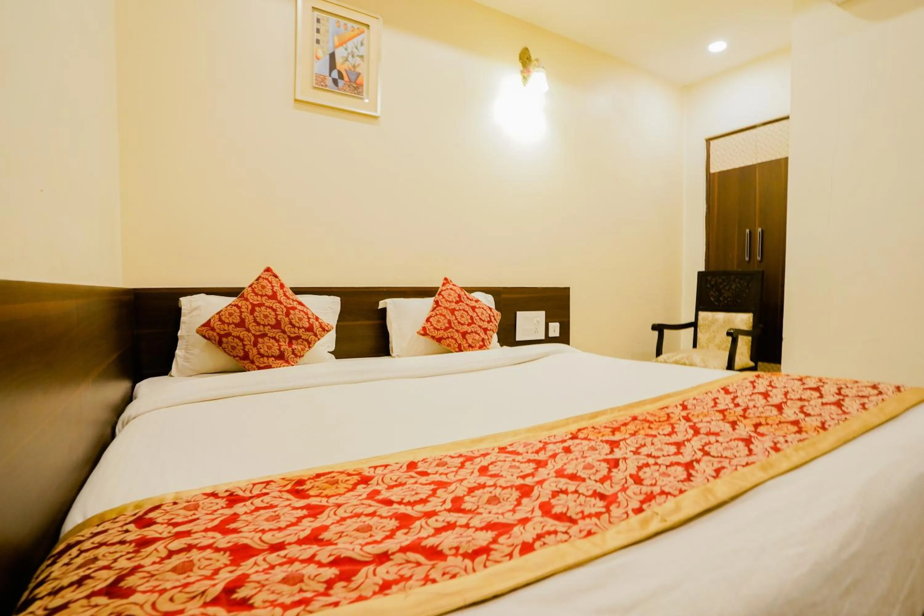 Standard Double Room in Hotel Cheelgadi