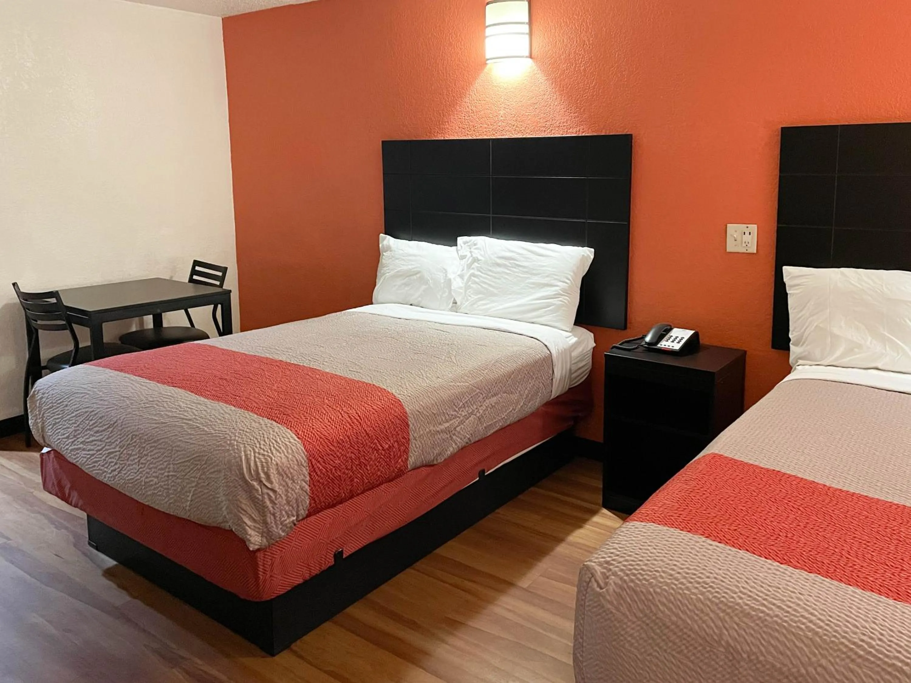 Deluxe Quadruple Room - single occupancy - Smoking in Studio 6 Houston TX Brookhollow