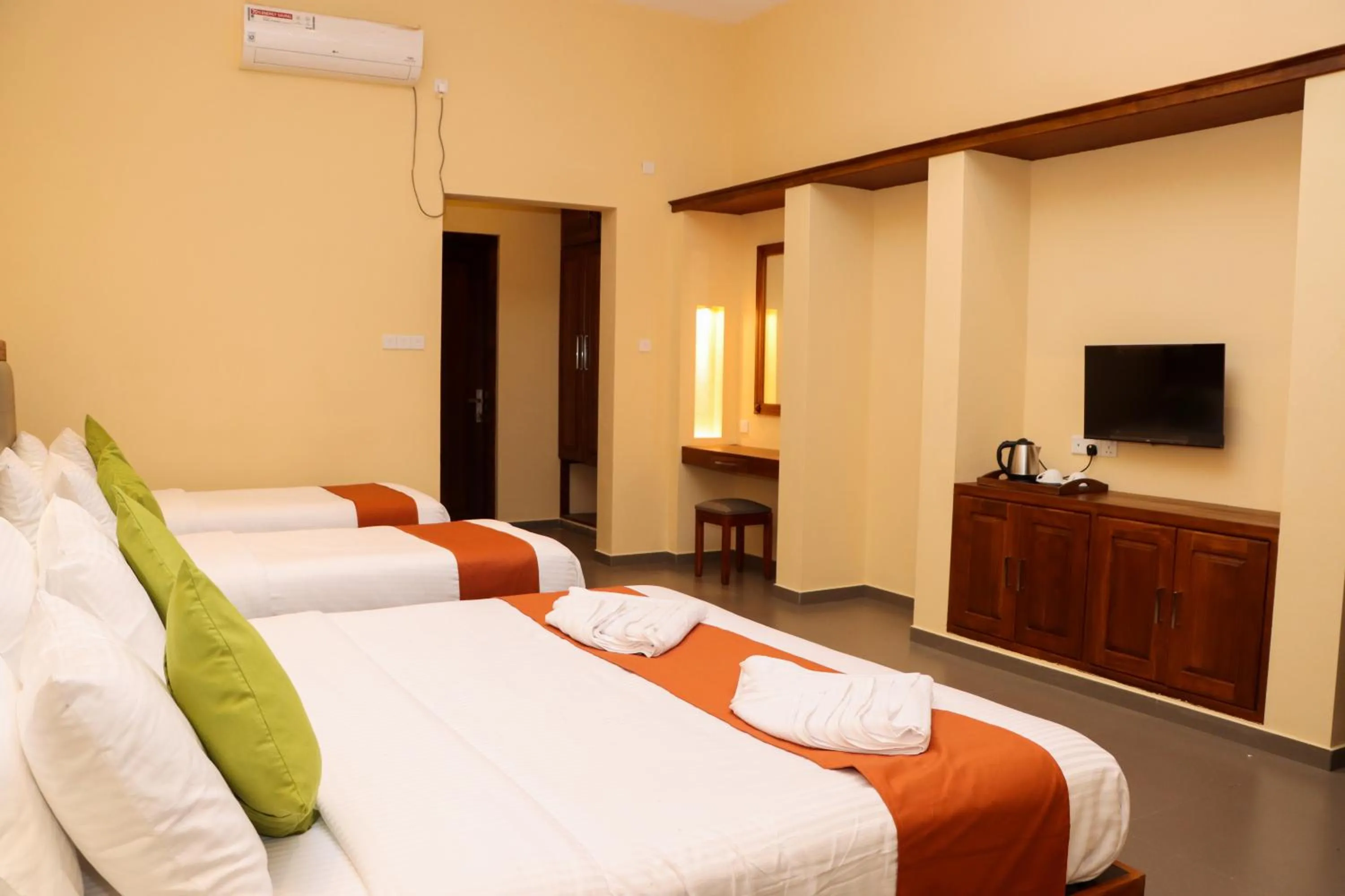 Deluxe Family Suite in Paddyway Resort