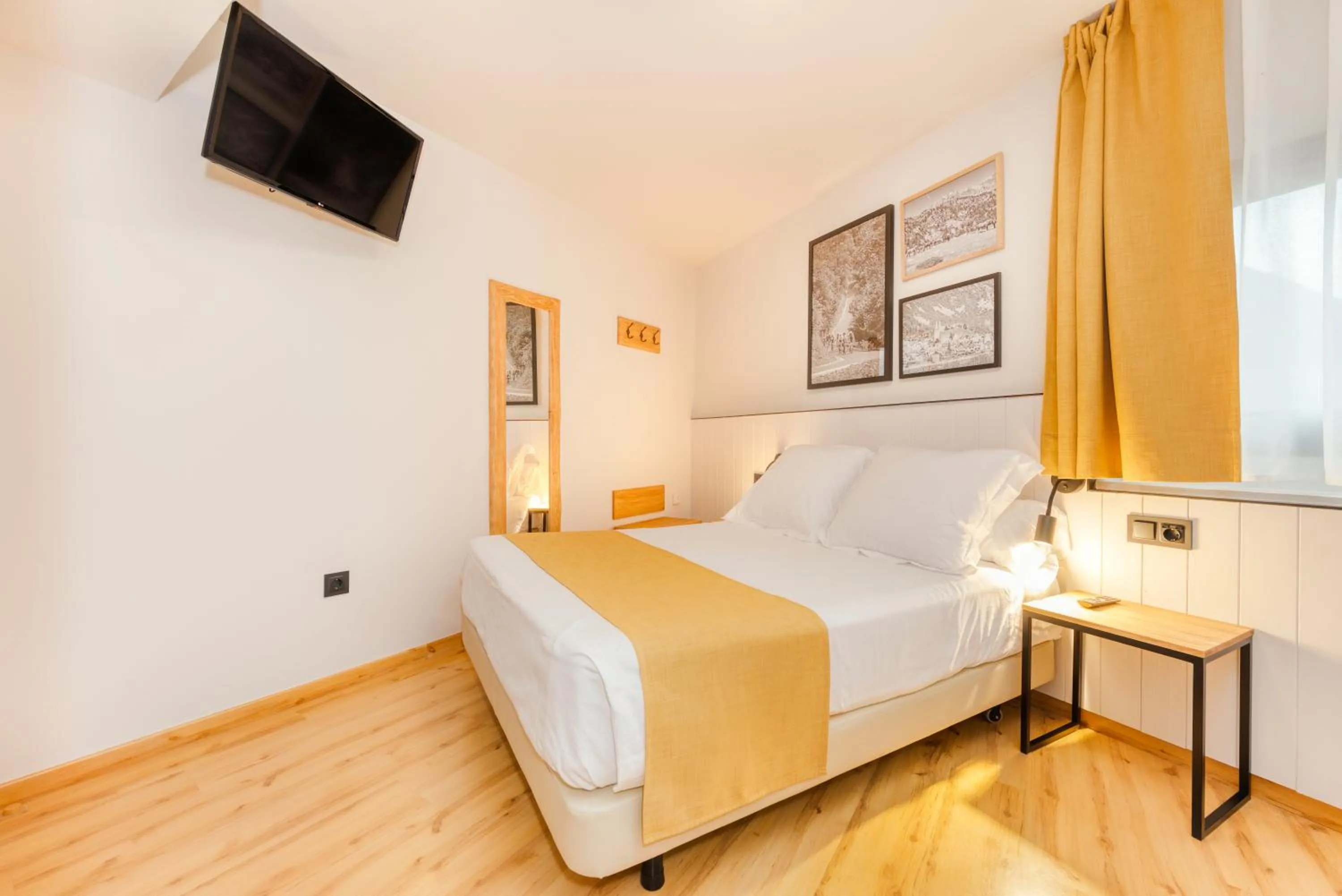 Superior Double Room in Hotel Viella