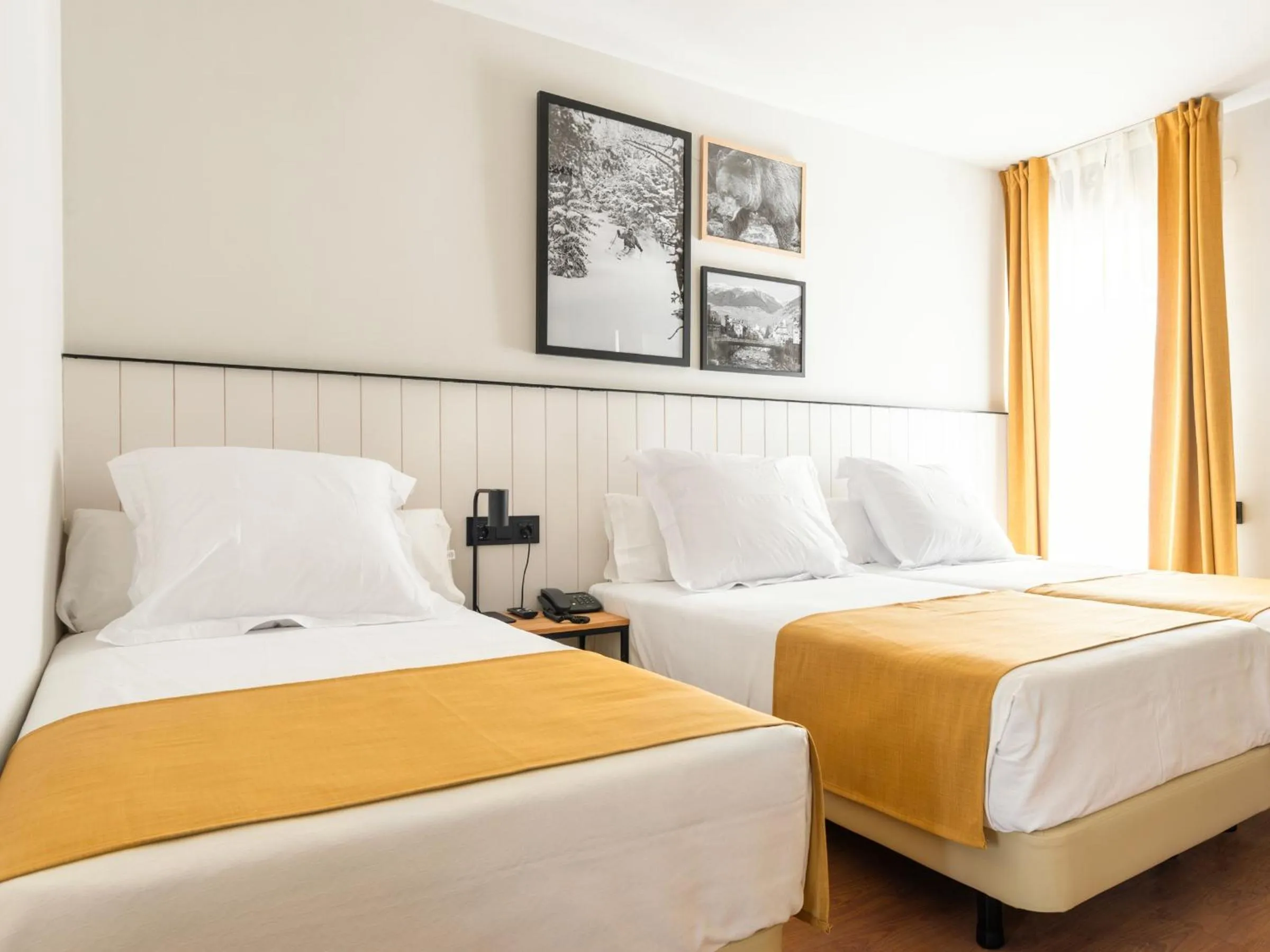 Triple Room with Balcony in Hotel Viella