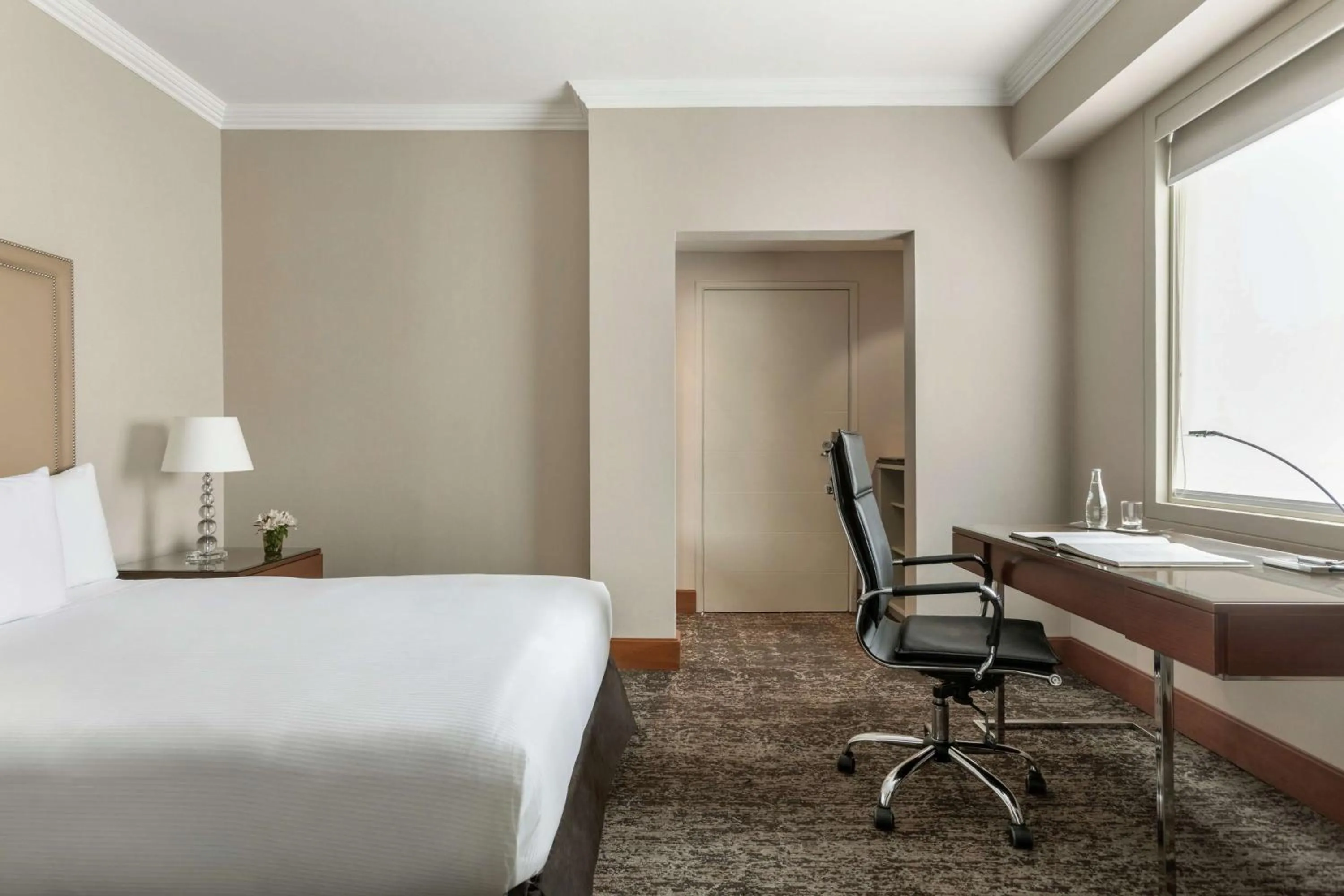 Deluxe King Room in DoubleTree by Hilton Lima Miraflores El Pardo