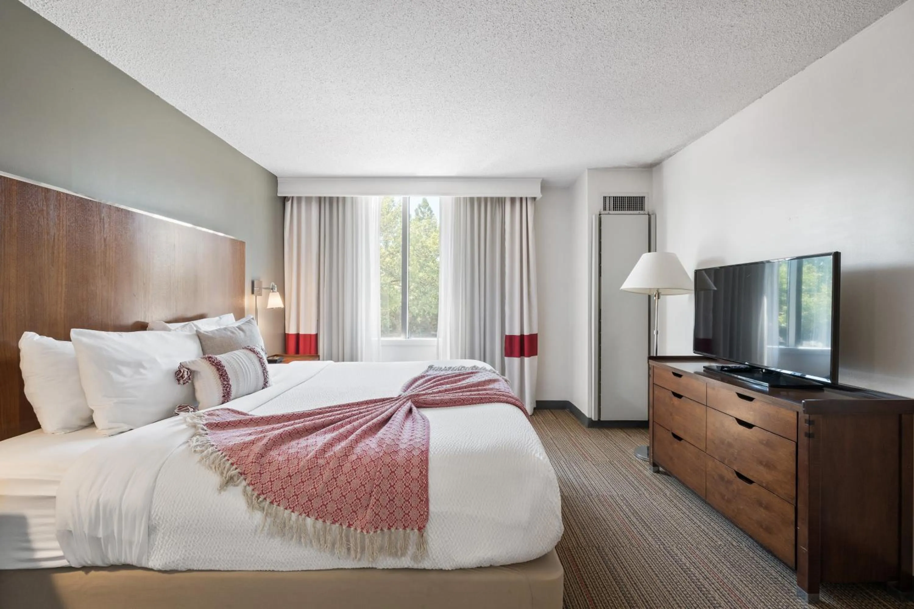 Deluxe King Suite in 315 LoSo Hotel Airport