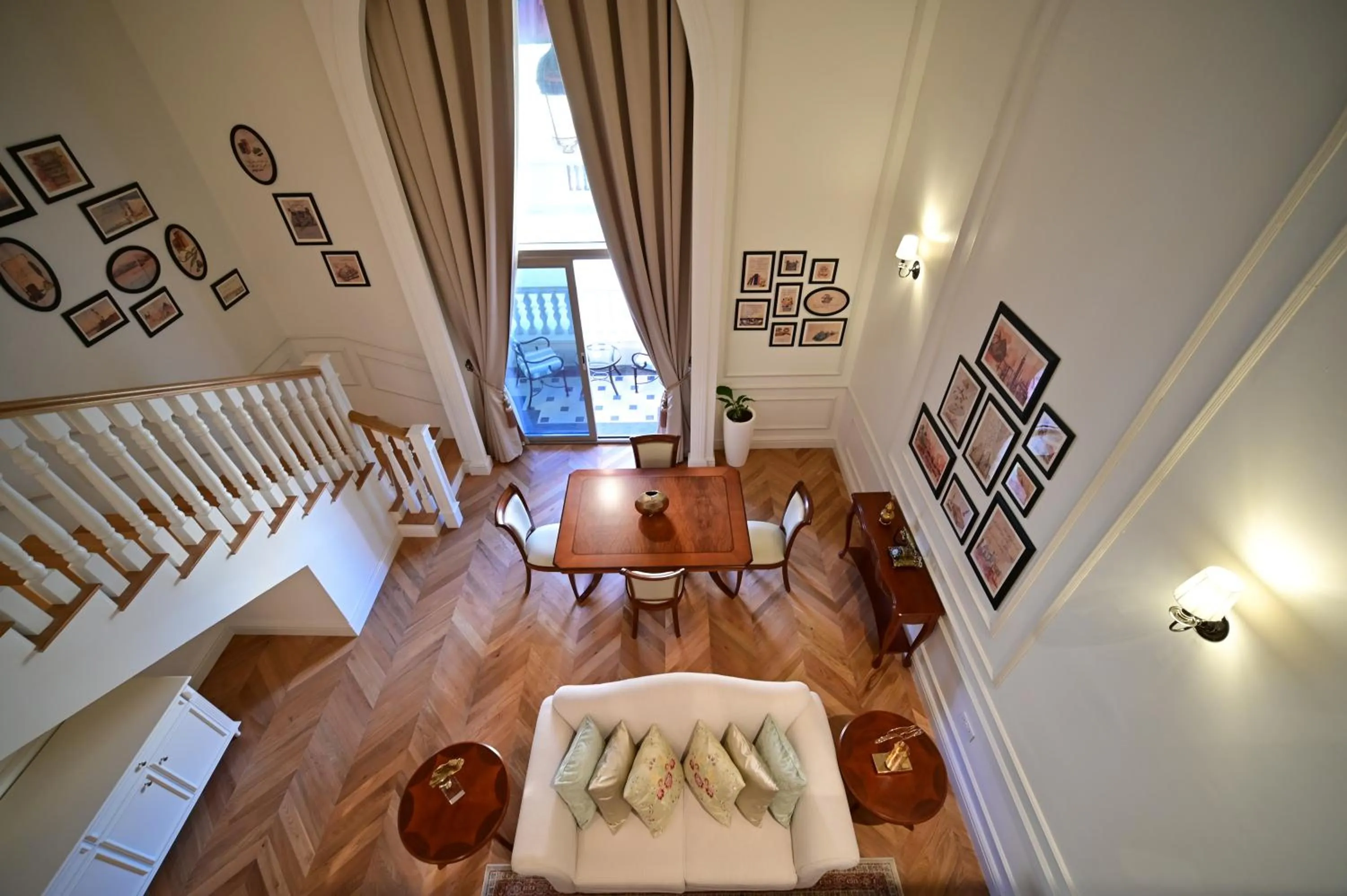 Duplex Apartment in 21 High Street Residence By The Torch