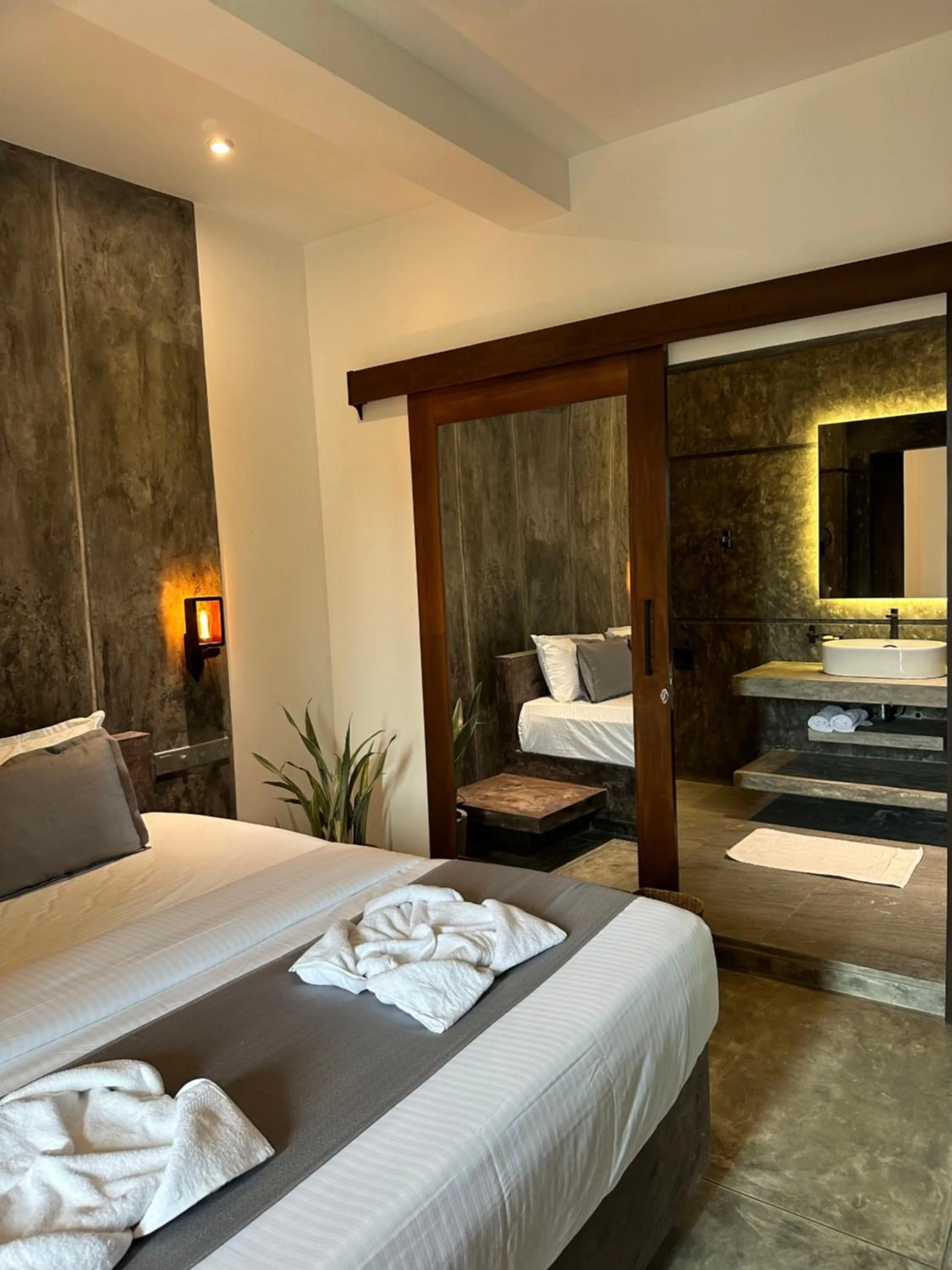 Deluxe Double Room in Ami Mirissa