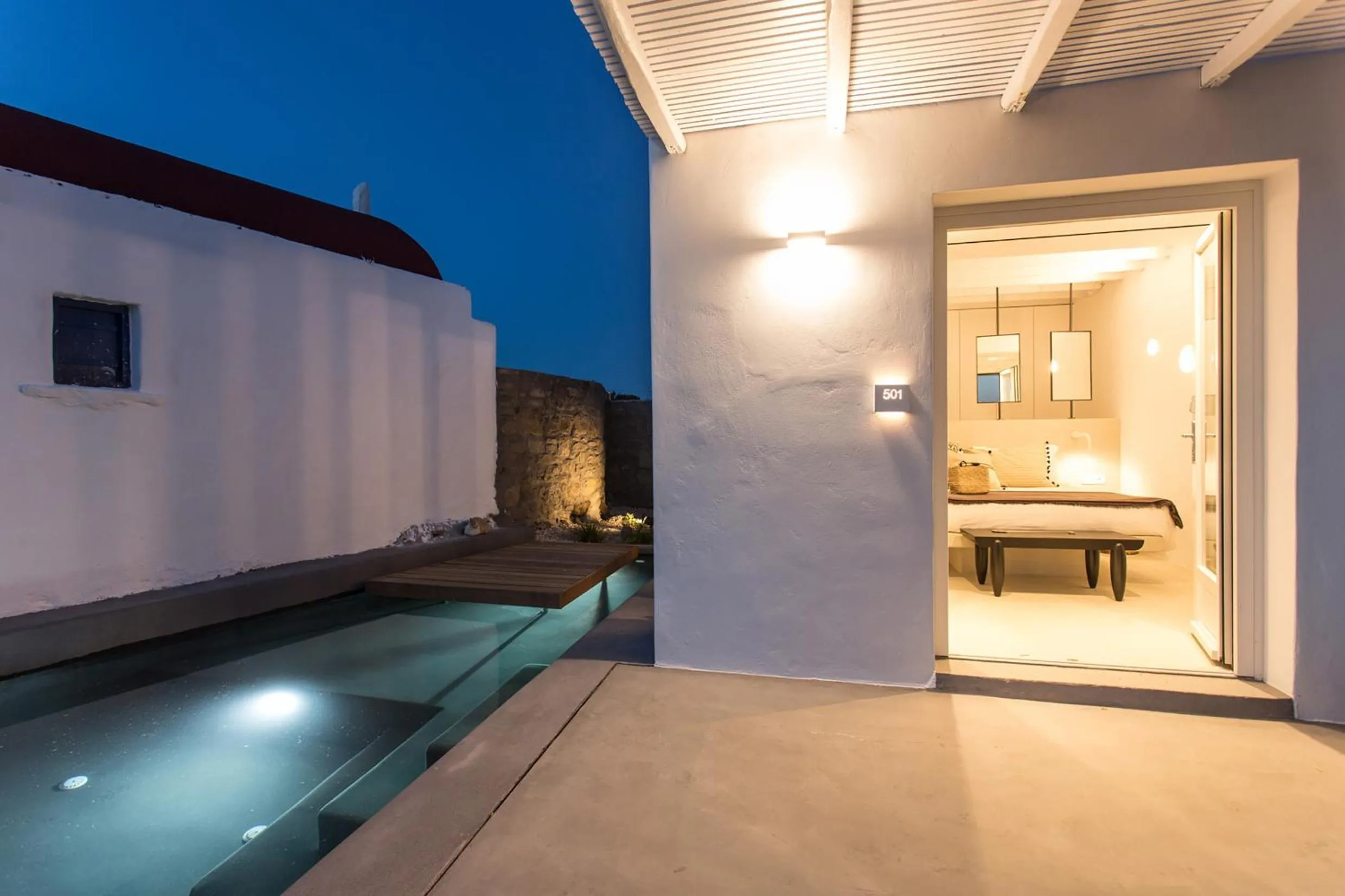 Suite with Private Pool in Ostraco Suites