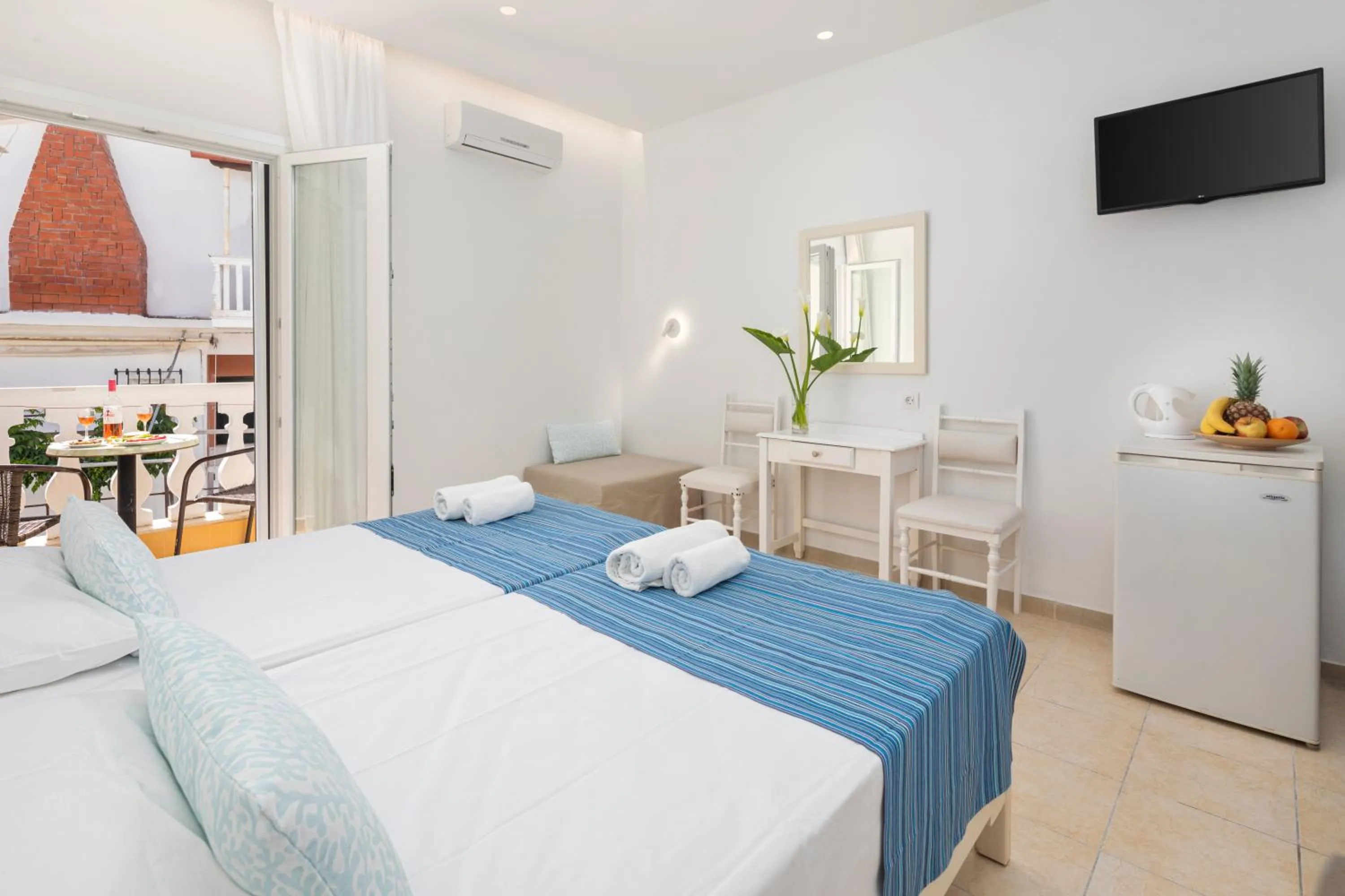 Classic Twin/Double with balcony in Bella Vista Beach Hotel