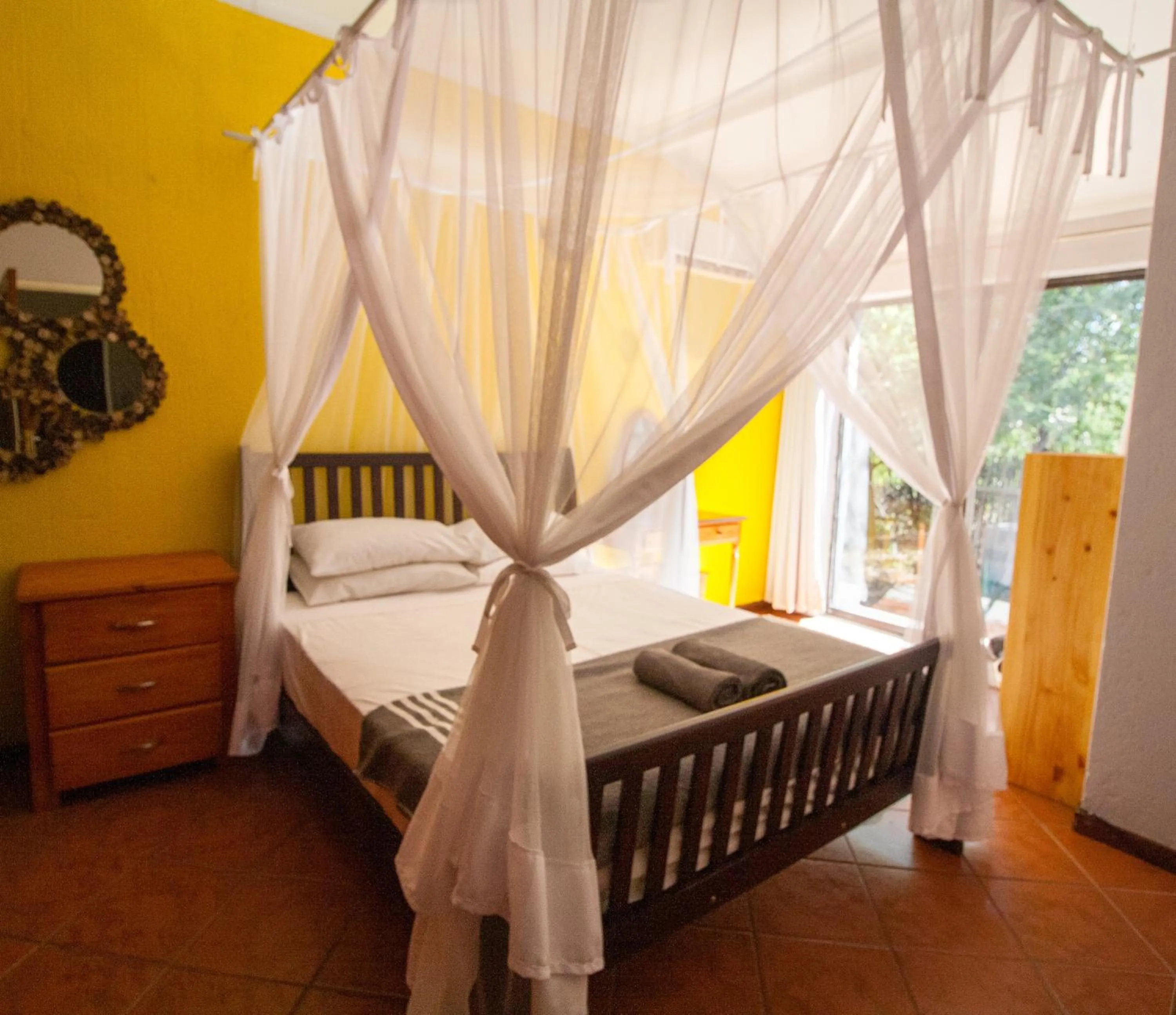 Standard King Room - single occupancy - Annex in Kruger Park Hostel