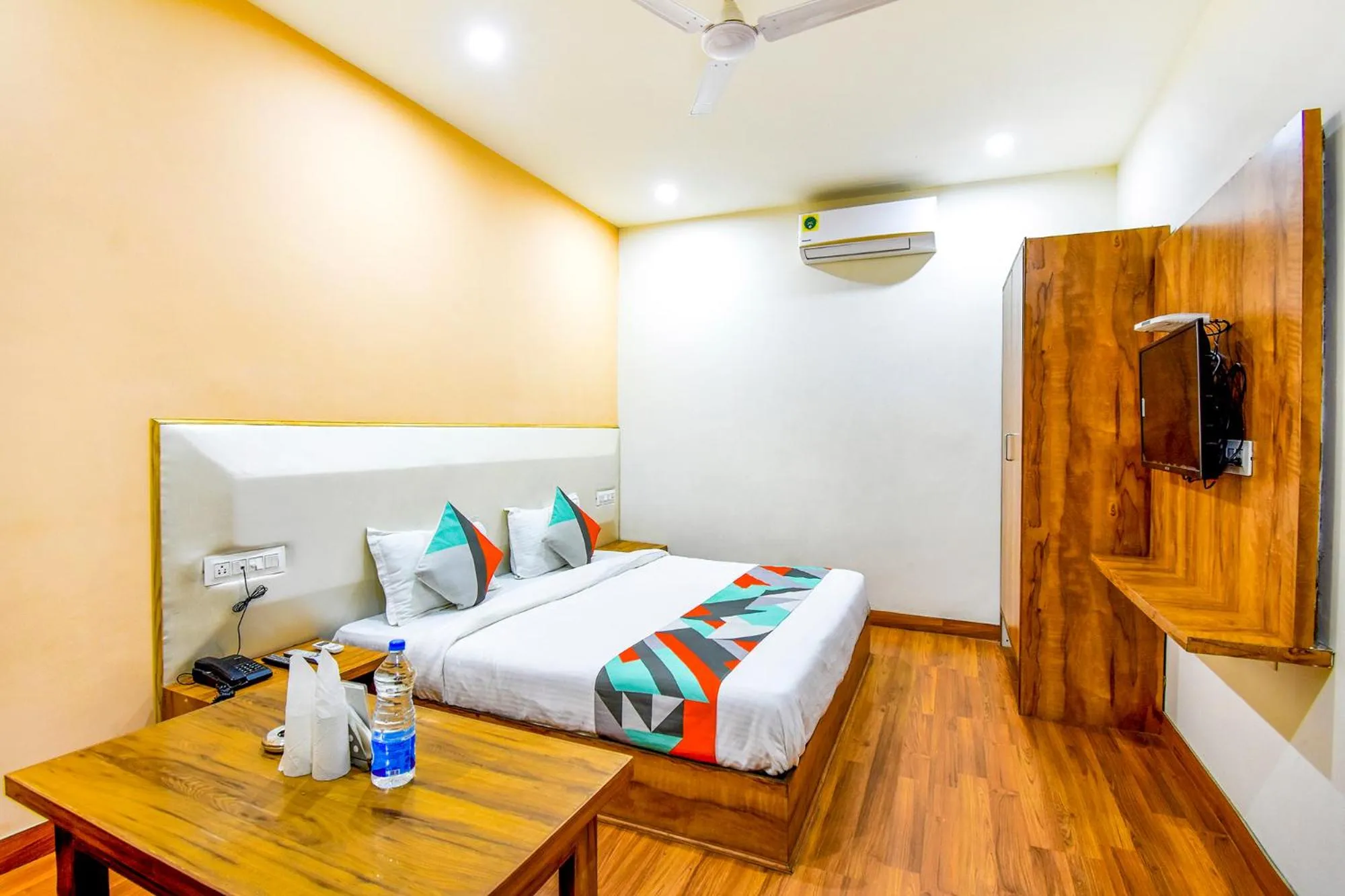 Deluxe Room - single occupancy in FabExpress Black Diamond