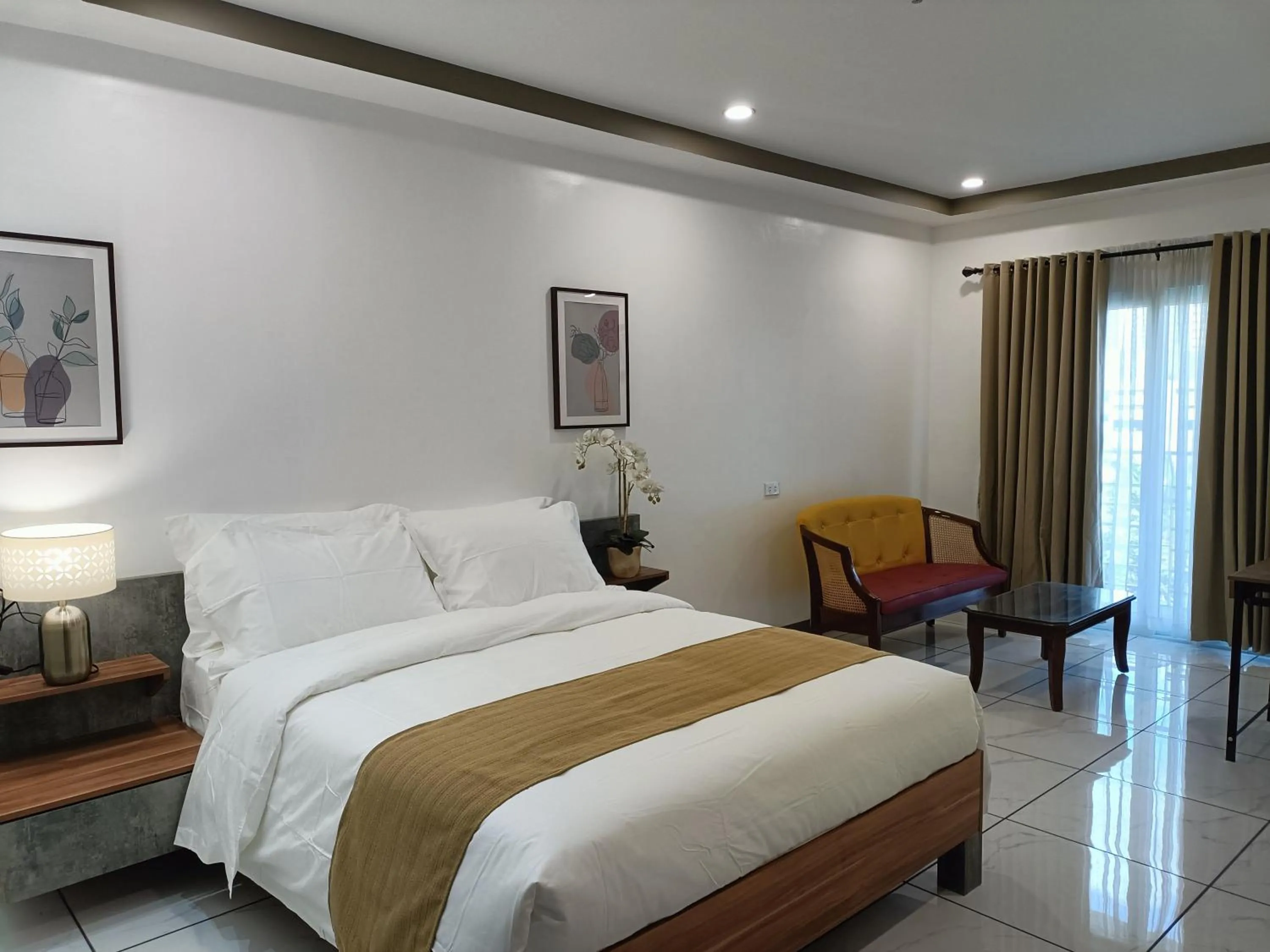 Queen Room with Balcony in Rosh Hotel