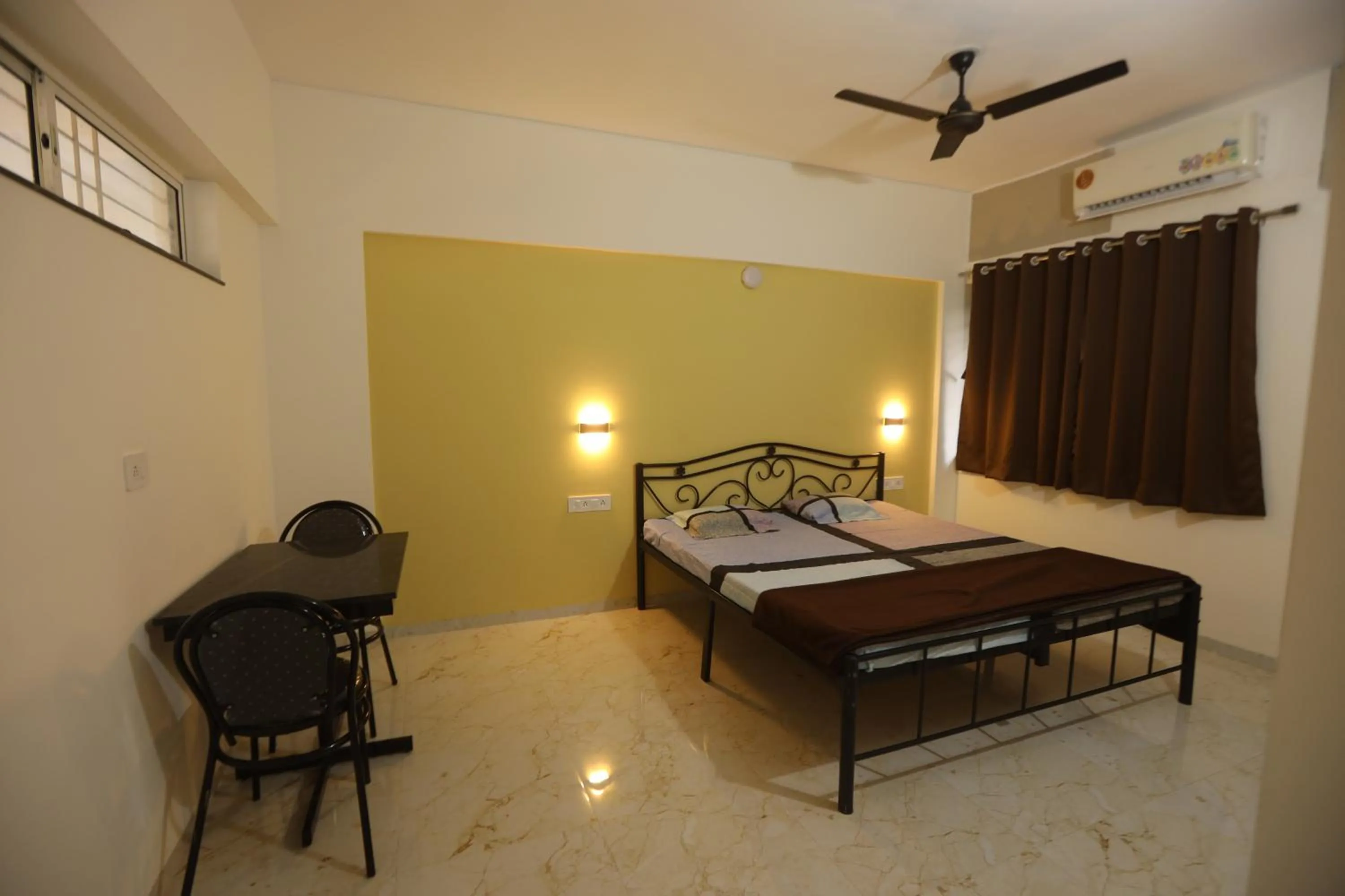 Deluxe Double Room in Shree Swami Samarth Resort