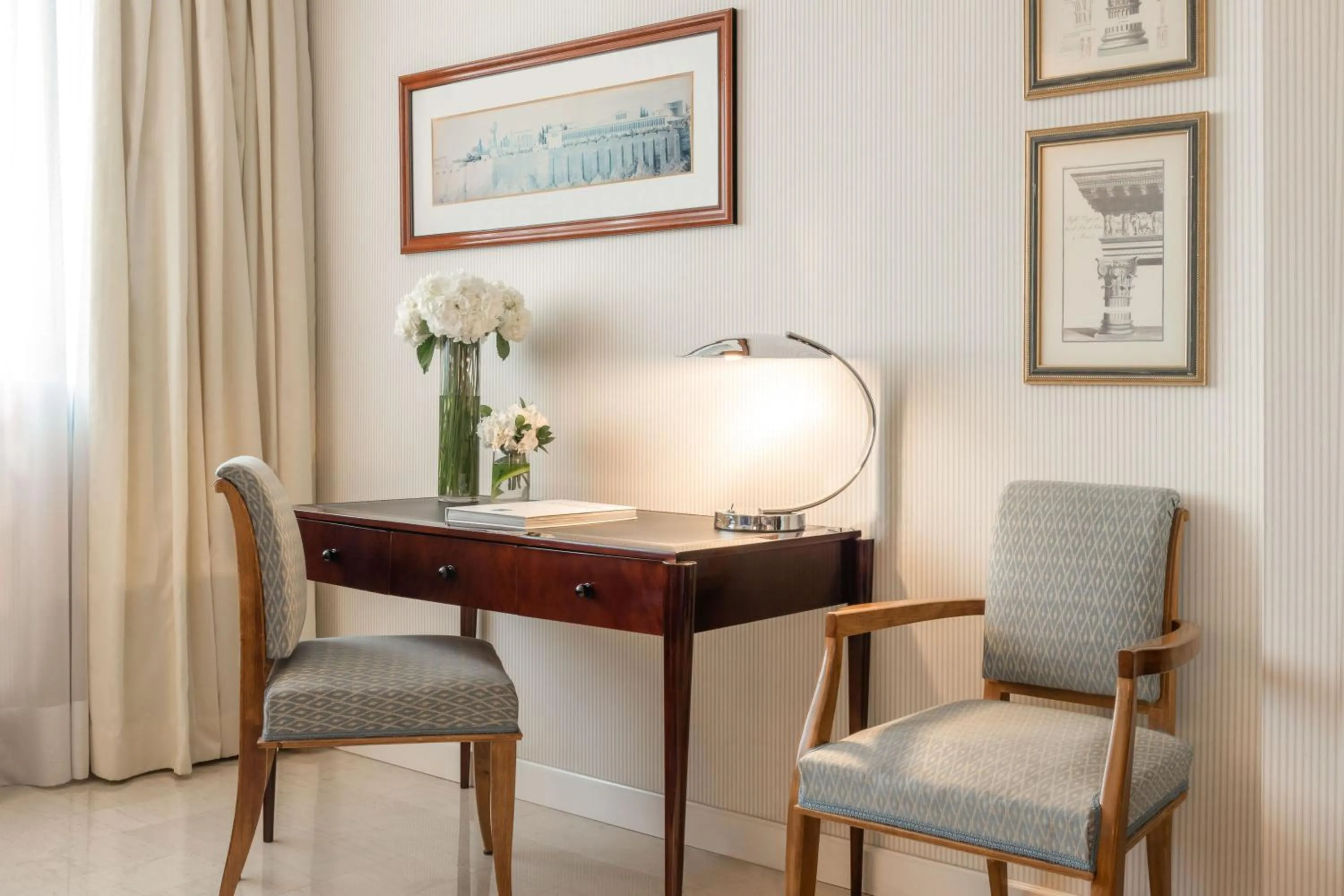 Classic King Room - Club Lounge Access in Athenaeum Intercontinental by IHG