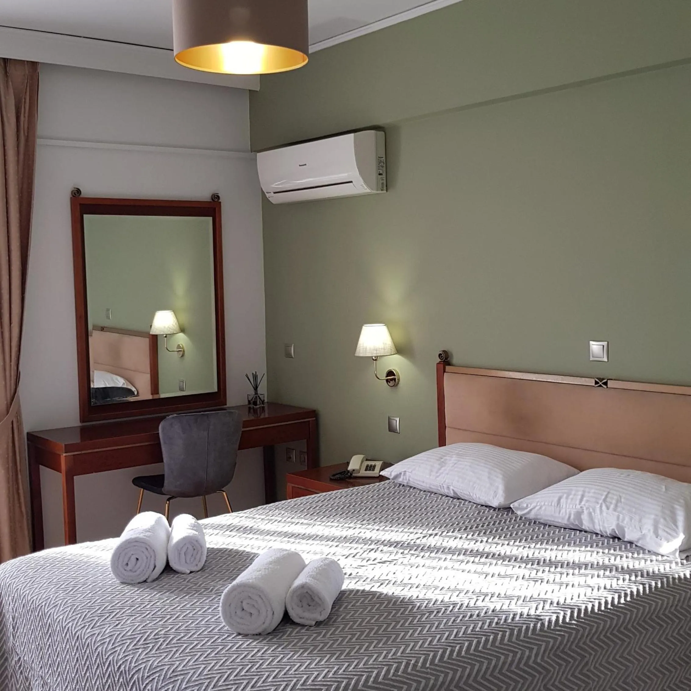 One-Bedroom Suite in Savoy Hotel