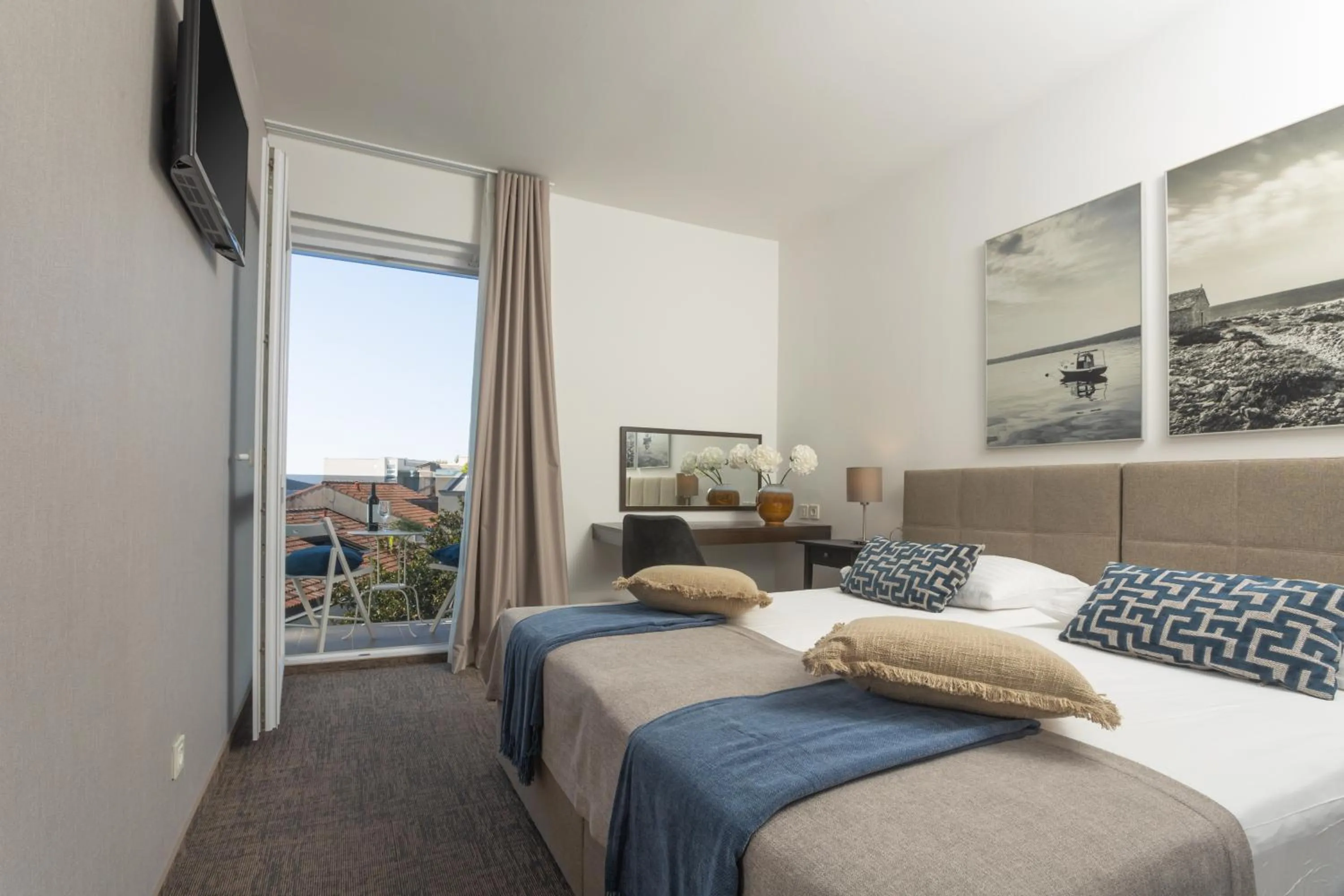 Classic Double Room with Balcony - Sea Side in Villa Arausa