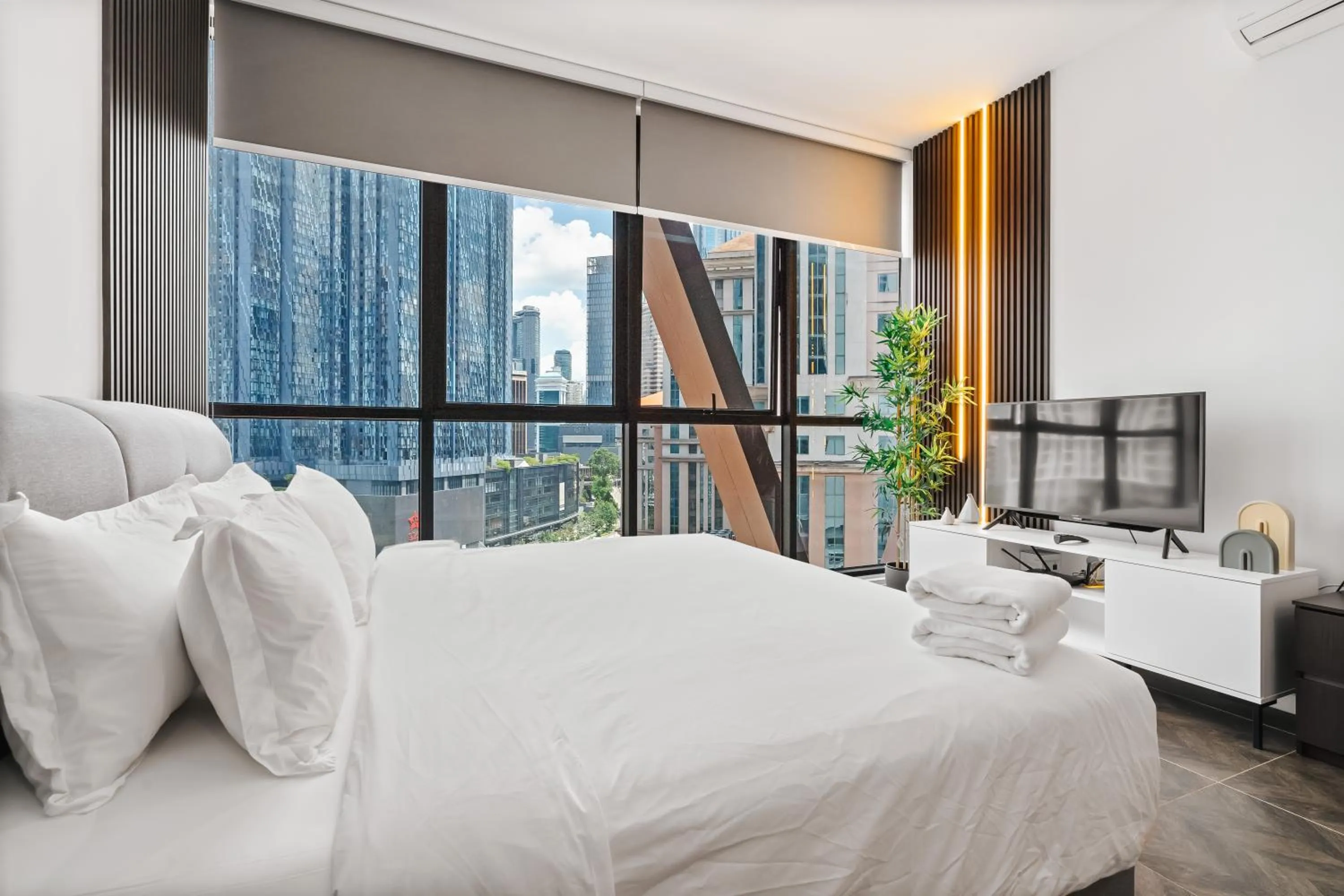 Studio with Sofa Bed in Scarletz KLCC Apartments by soulasia