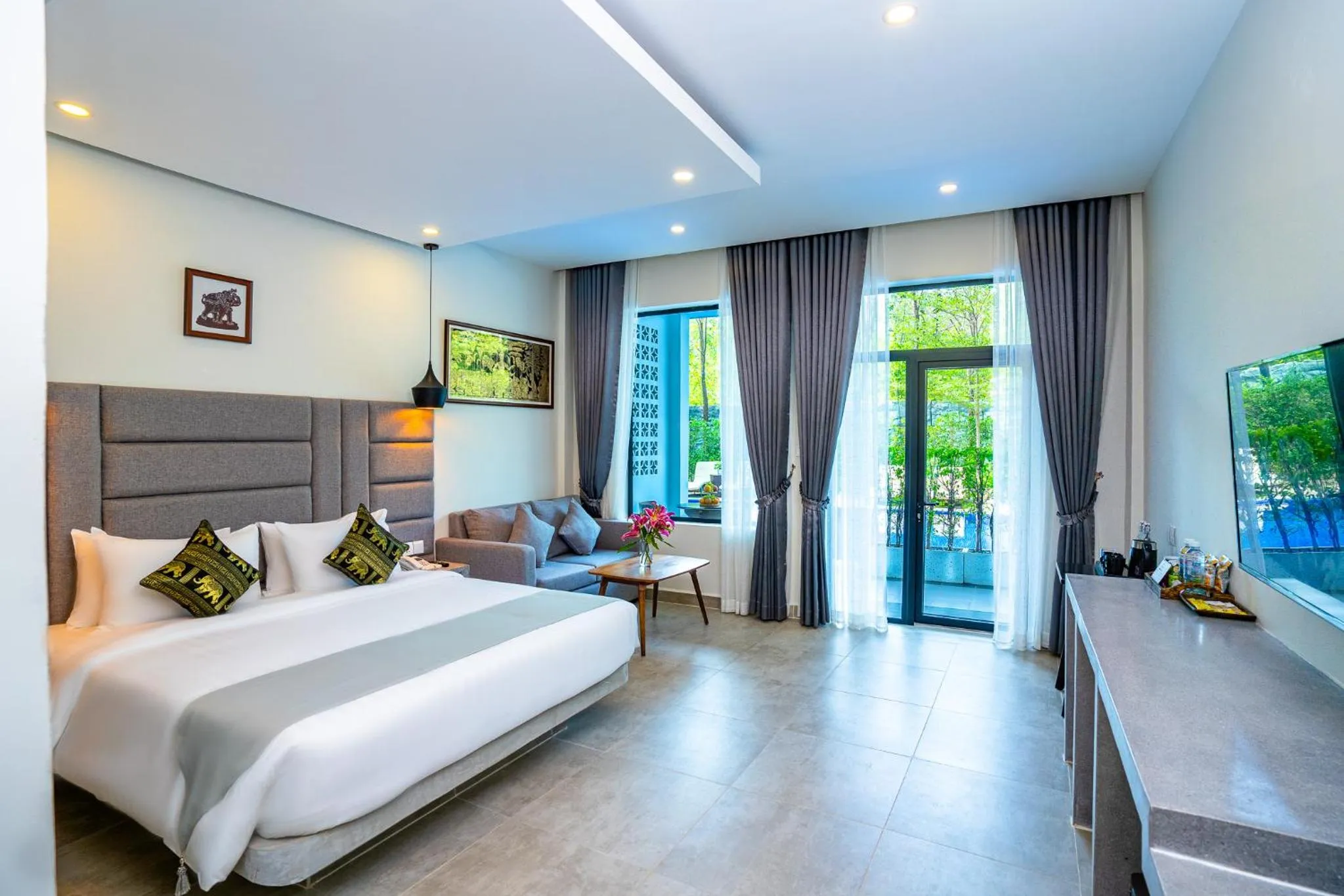 Suite King Pool Access - single occupancy in Rainforest Hotel by NSUN
