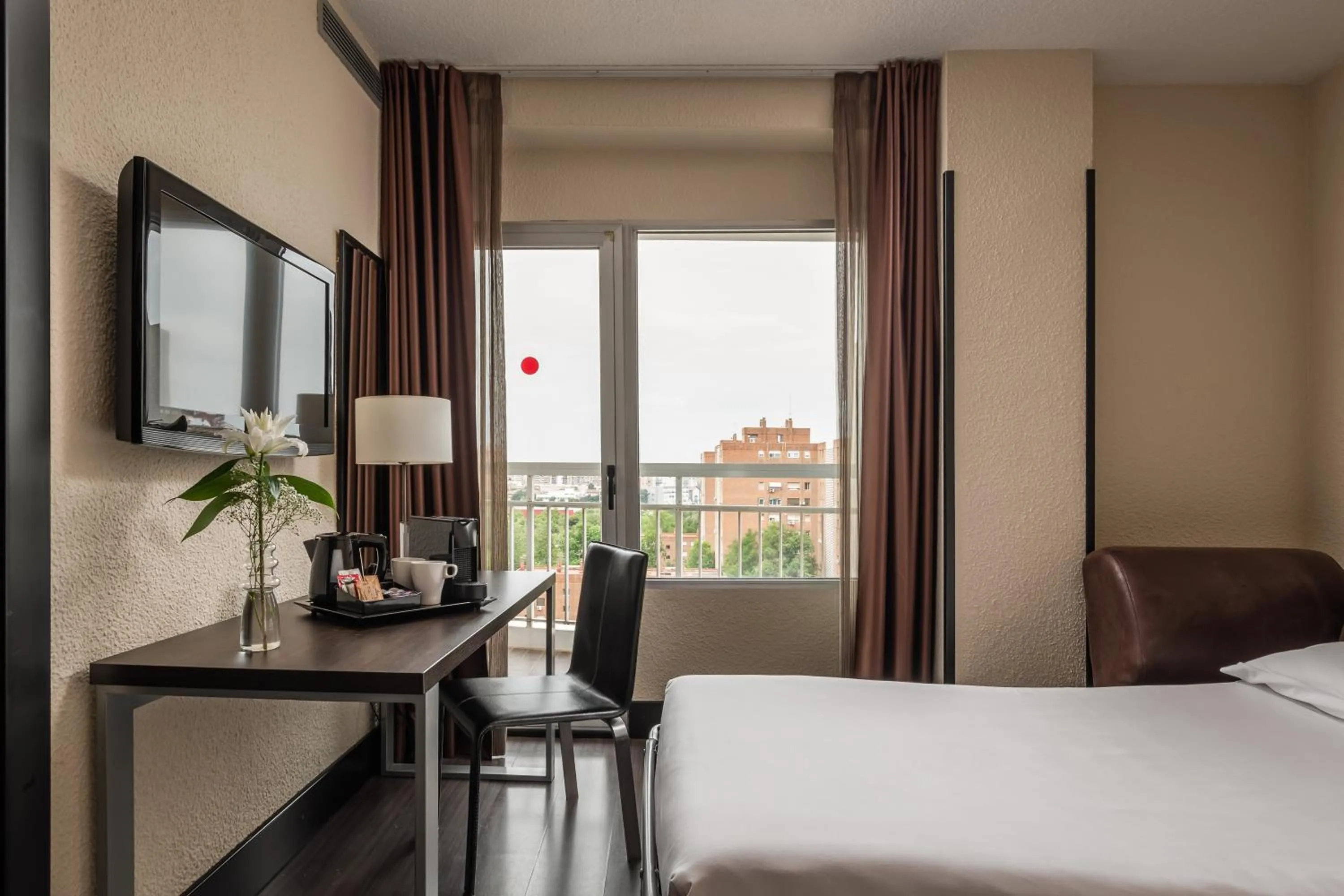 Family Room (2 Adults + 2 Children) in Hotel Medium Valencia