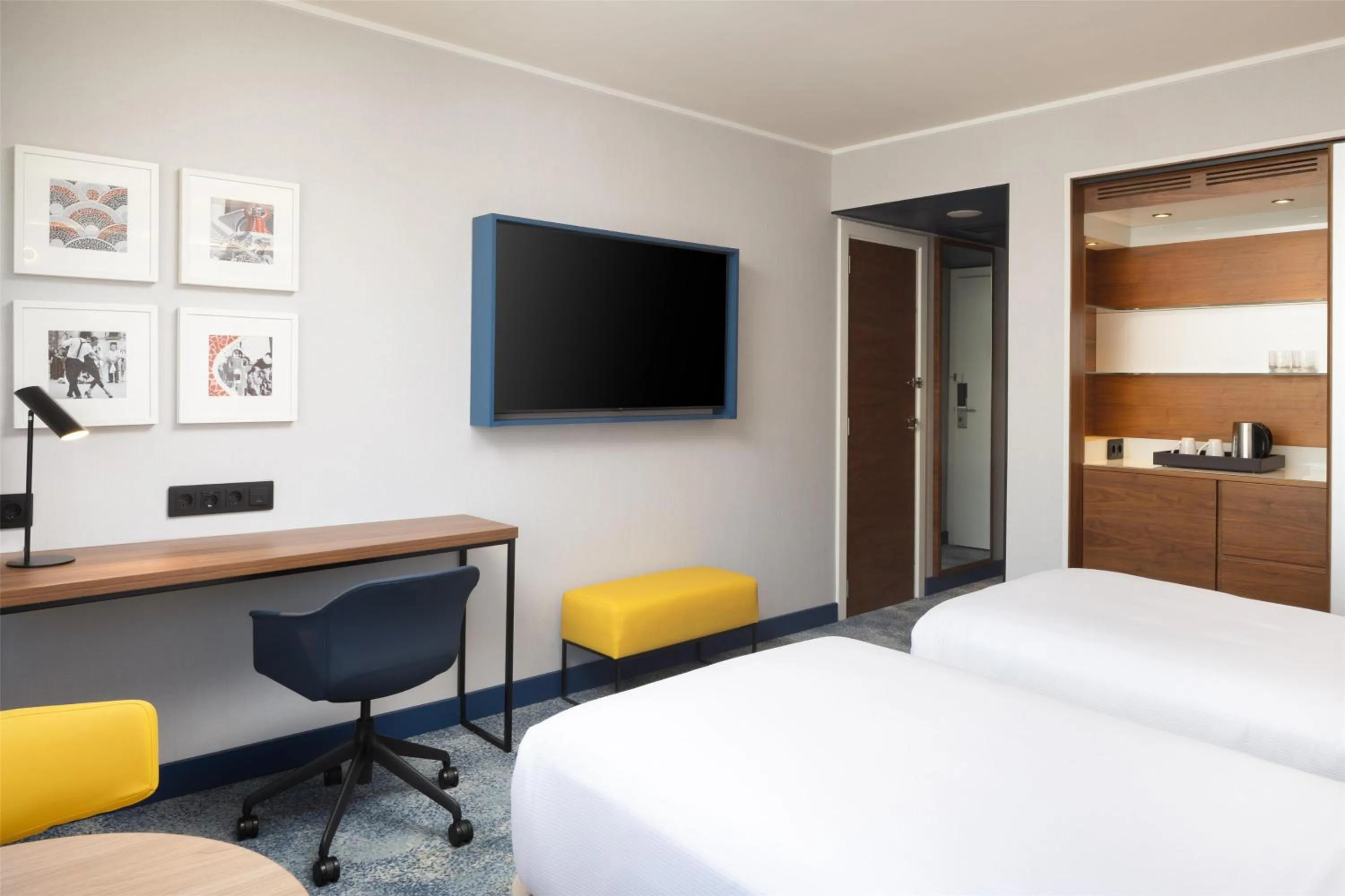 Twin Room with City View - Top Floor in Hilton Barcelona