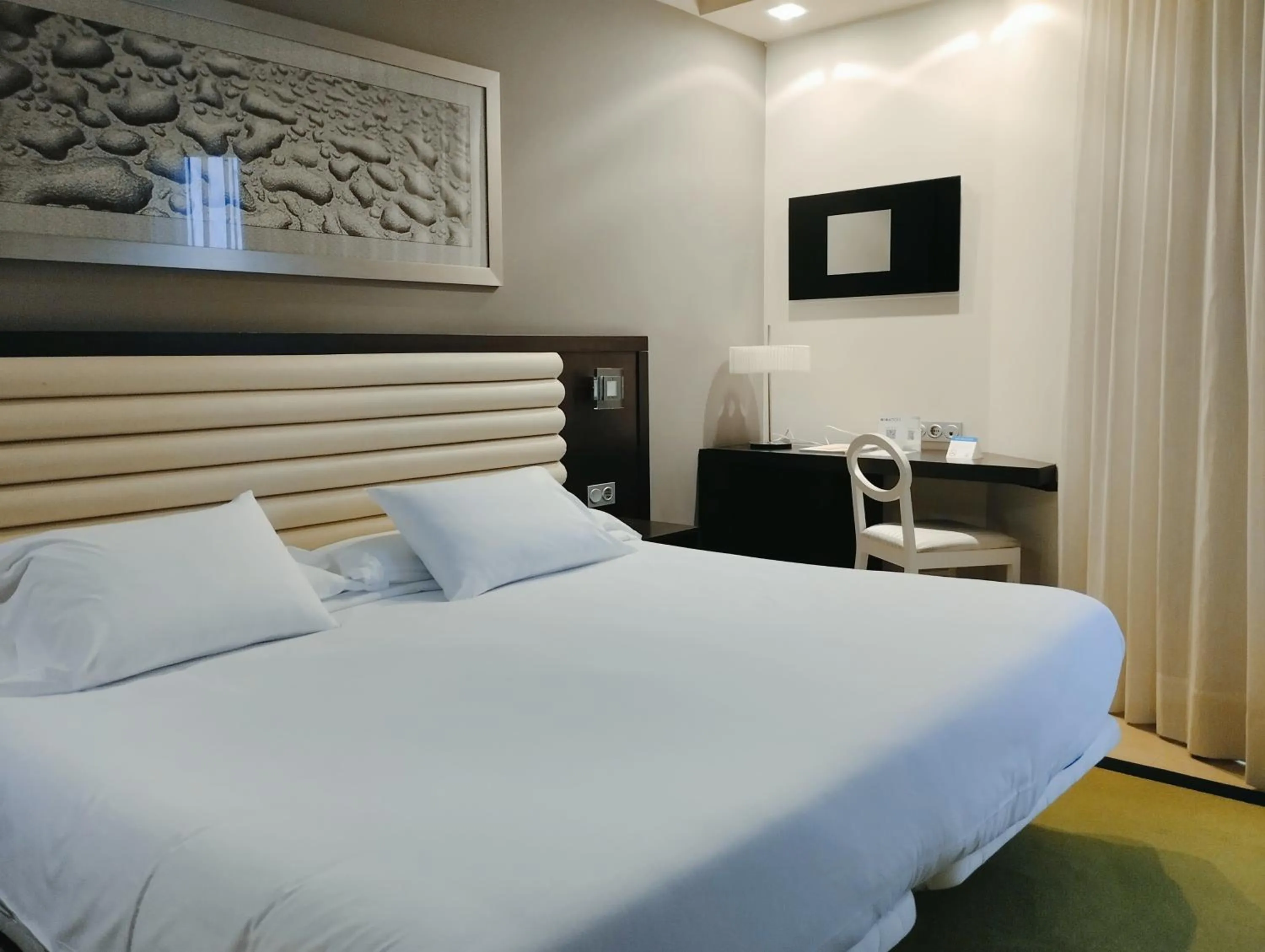 Superior King Room with sea view with spa access - single occupancy in Hotel Bienestar Moaña