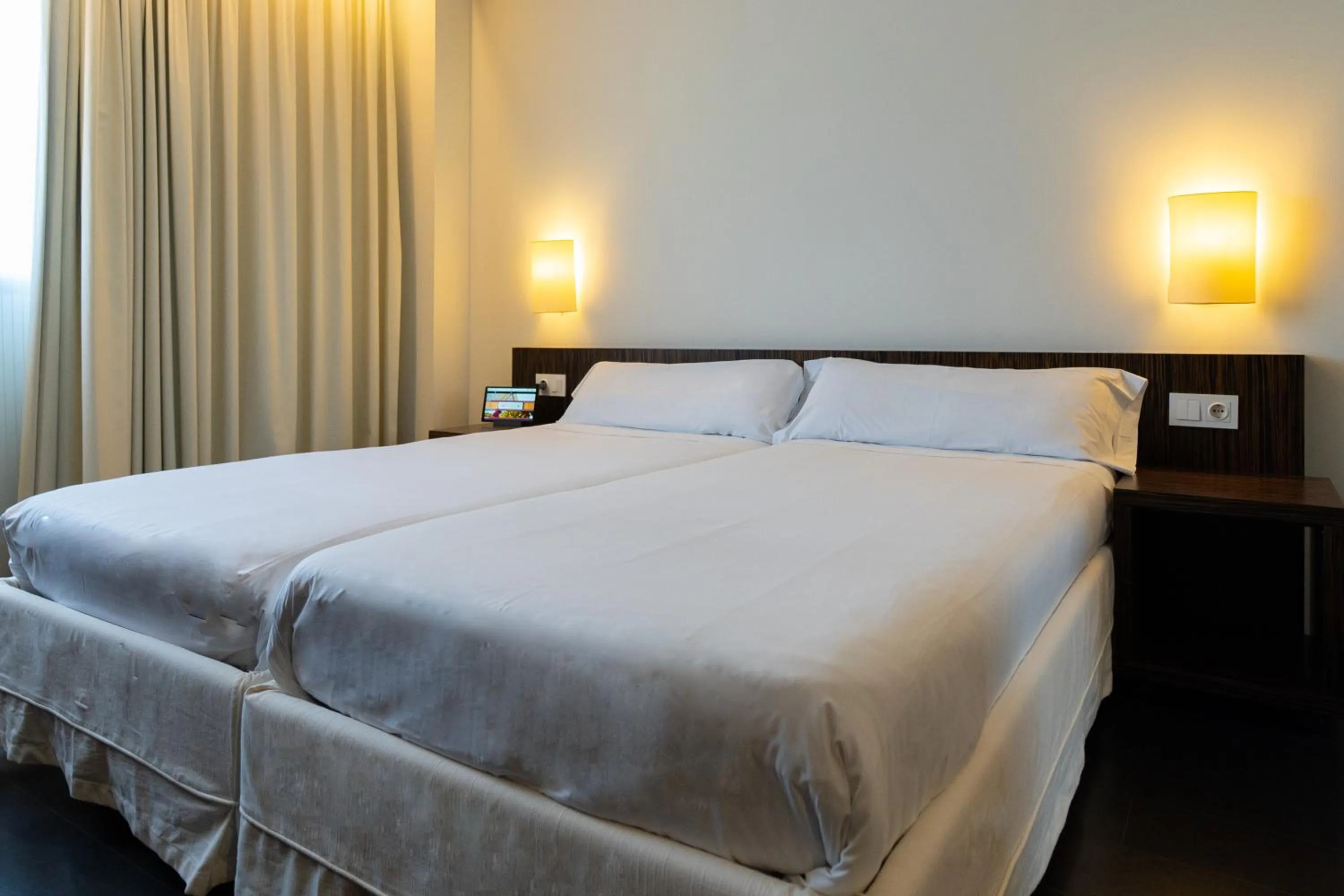 2 Single Beds in ETH Rioja