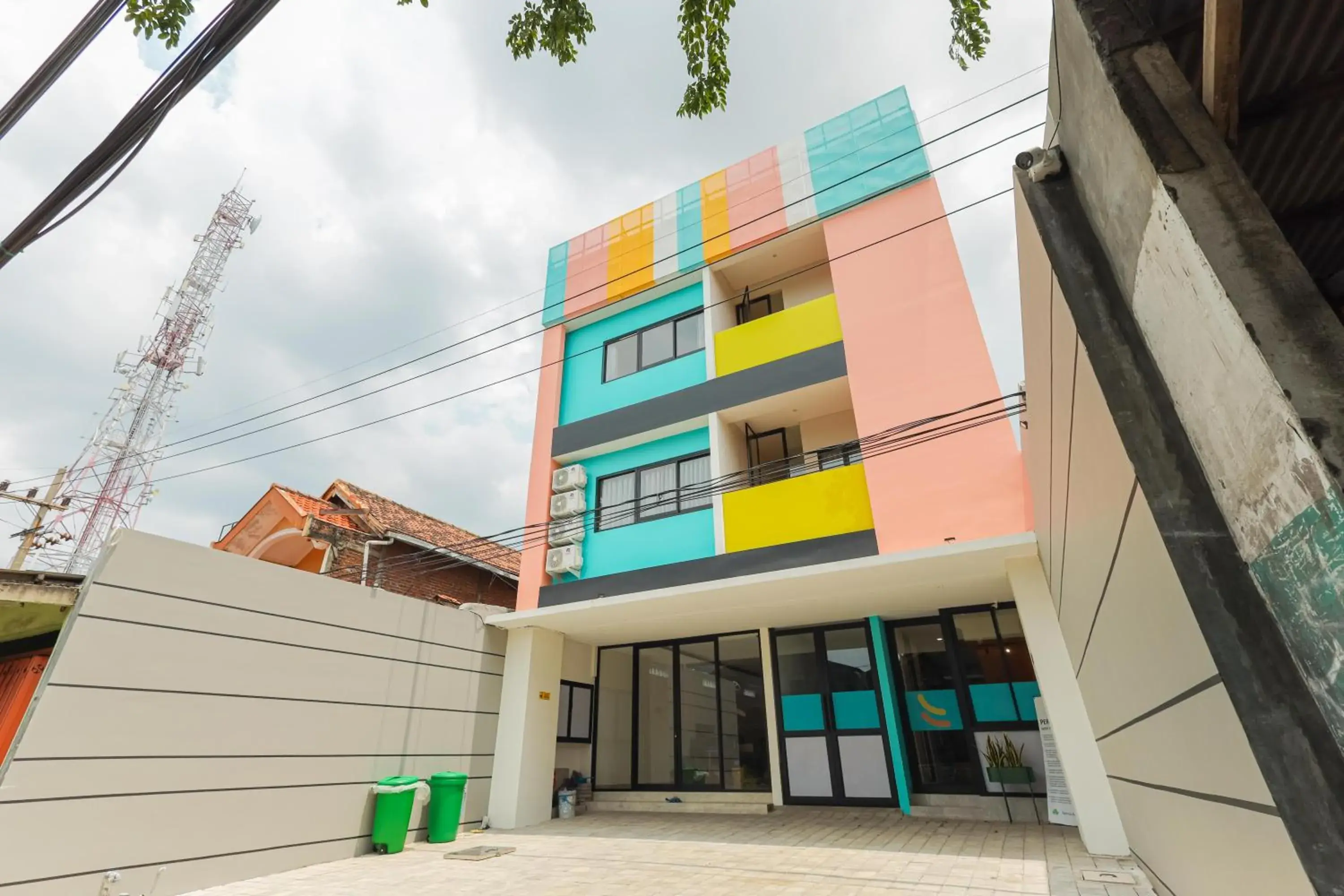 Sans Hotel Clover Ace Surabaya by RedDoorz Sans Hotel Clover Ace Surabaya by RedDoorz