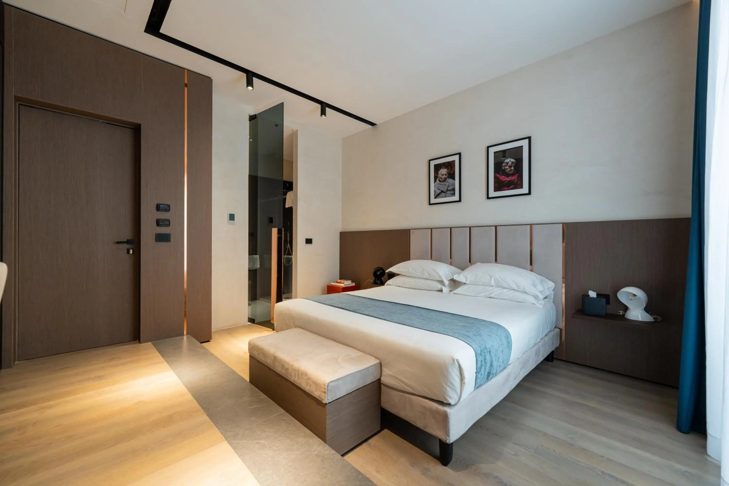 Superior Double Room in Agra Suites