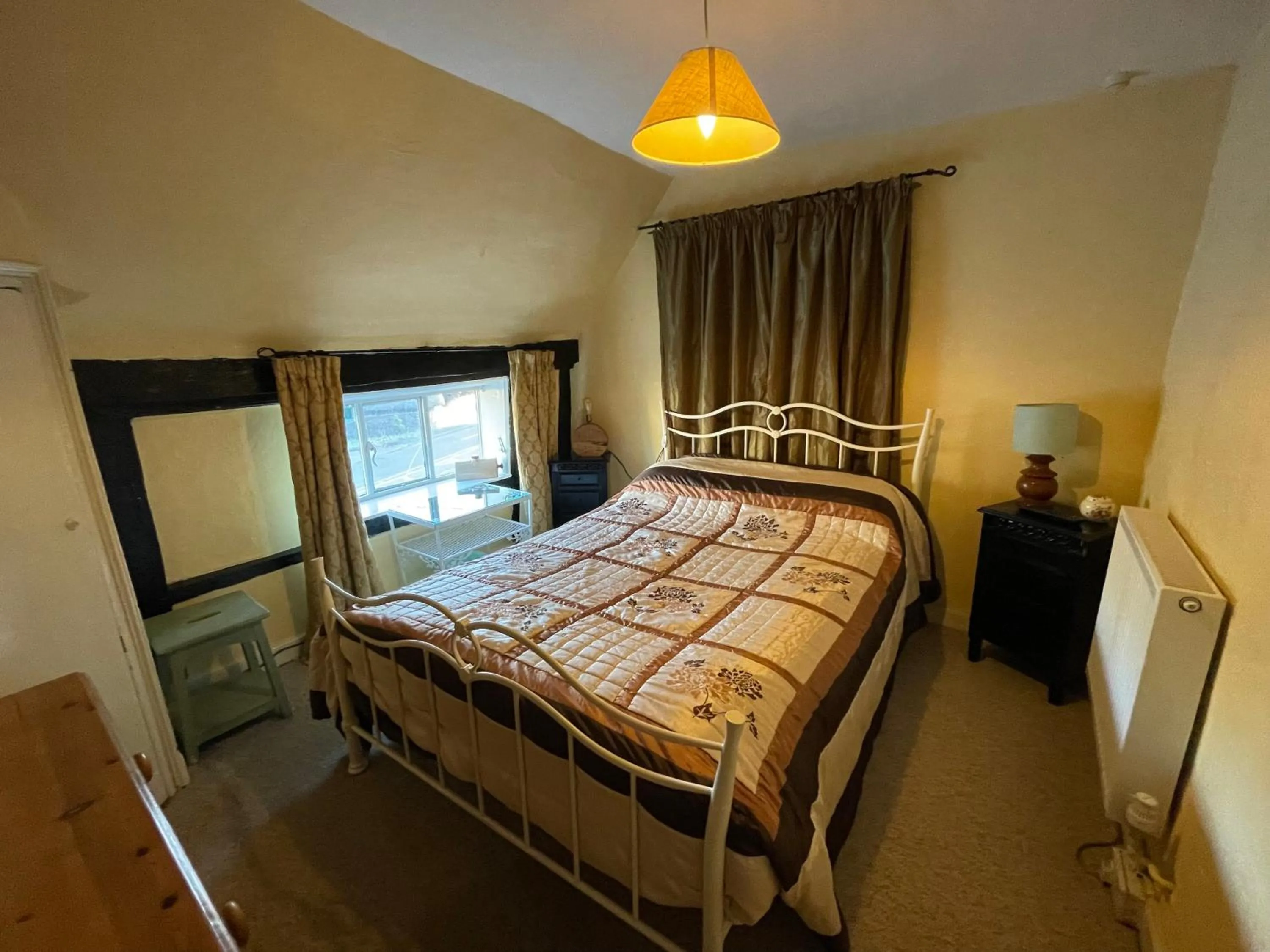 Double Room with Shared Bathroom in The Bridge Street Historic Guest House