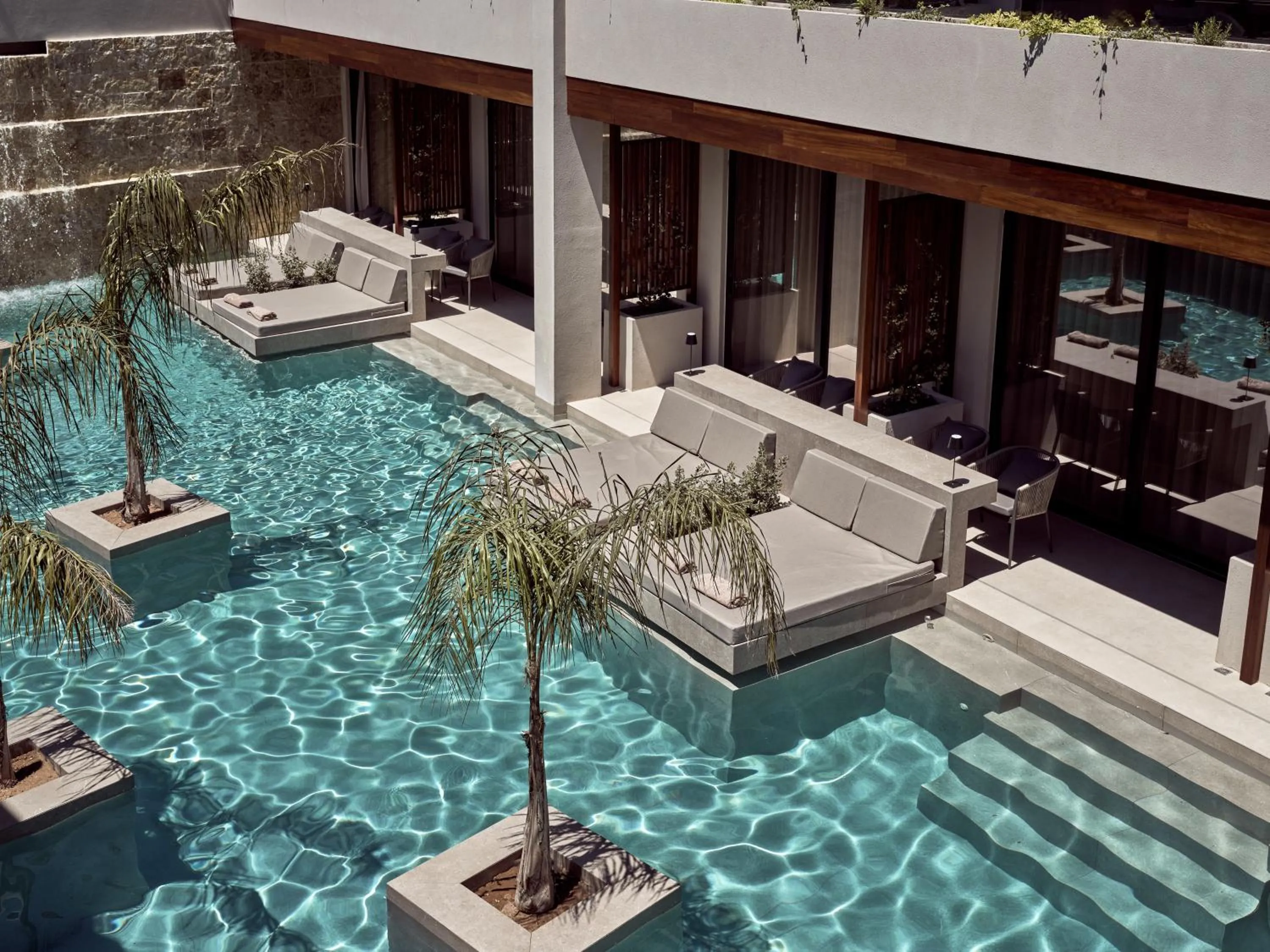 Friends & Family Swim Up Suite up to 5 in Contessina Hotel