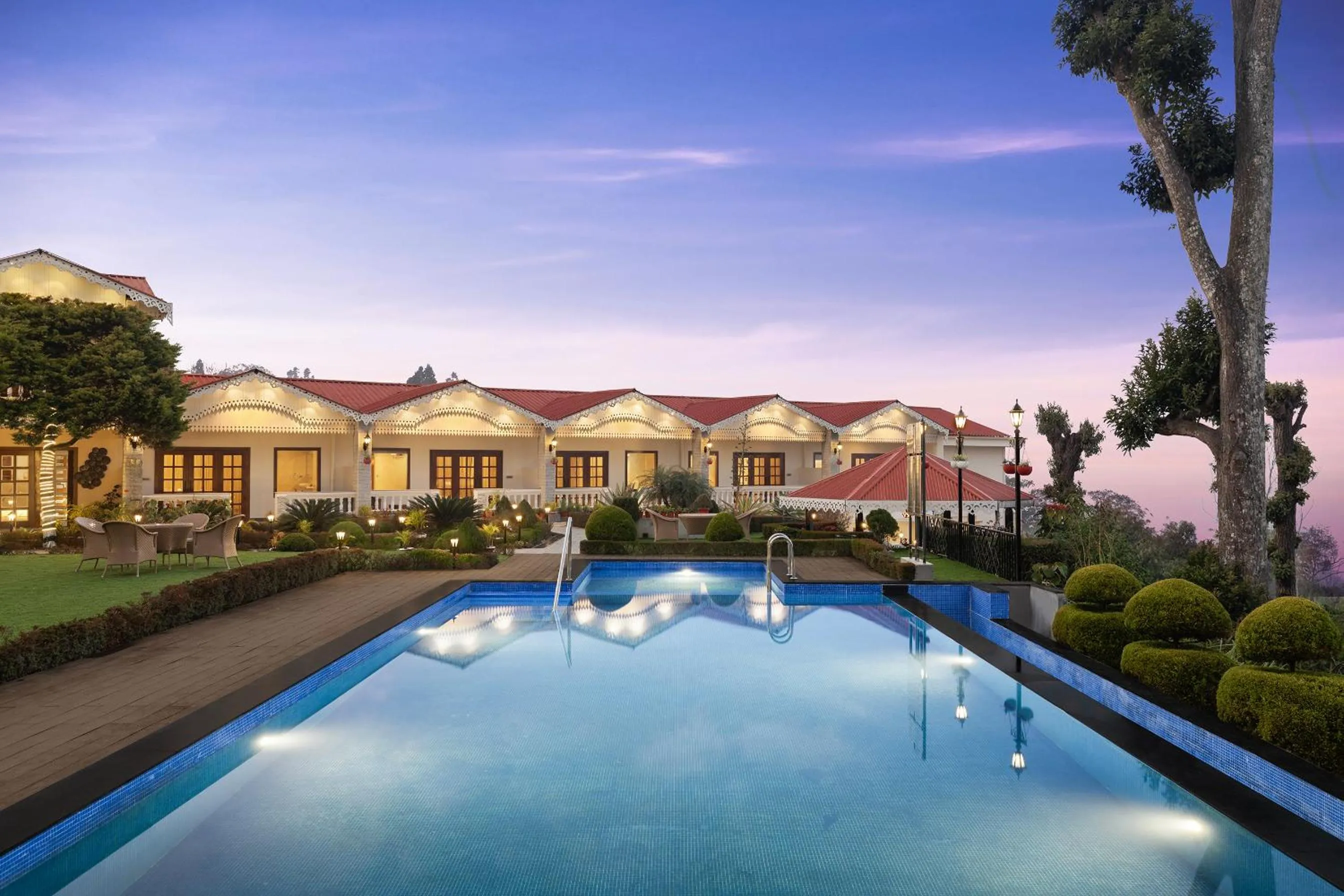 PremiumRoomComplimentary Hi-Tea, 20% off on 90 min couple spa, Happy hours with 25% off on F&B service, Complimentary CI( upto 3hrs)-CO( upto 2hrs) ( subject to availability), 10% off on Ala carte, 20% off on Laundry upto 1 Pc, complimentary Welcome drink in Fortune Resort Kalimpong - Member ITC Hotels' Group