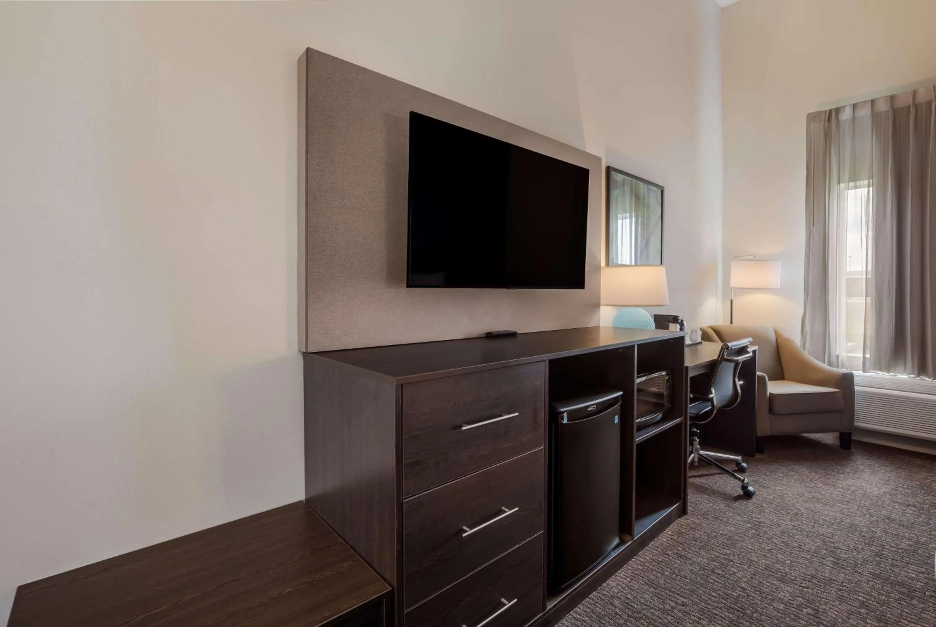 King Room - Non-Smoking in La Quinta Inn & Suites by Wyndham Sulphur Lake Charles