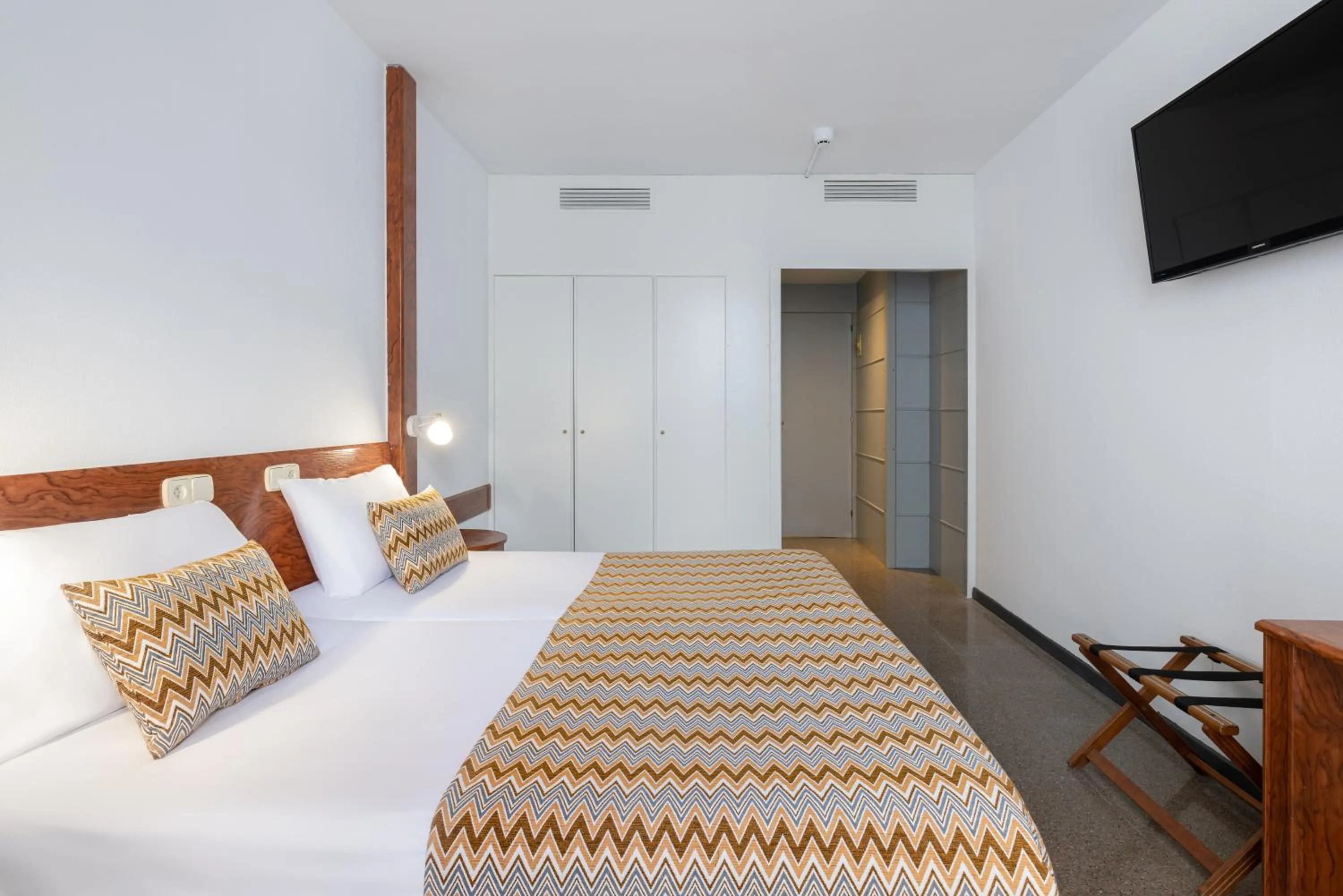 Twin Room with Pool View (2 adults) in htop Platja Park #htopFun