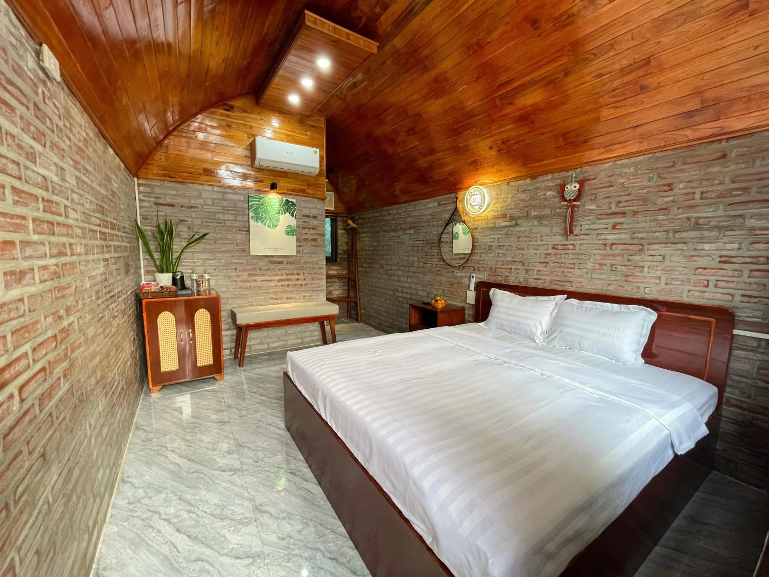 Bungalow - Water Front  in Hoa Lu Garden Resort