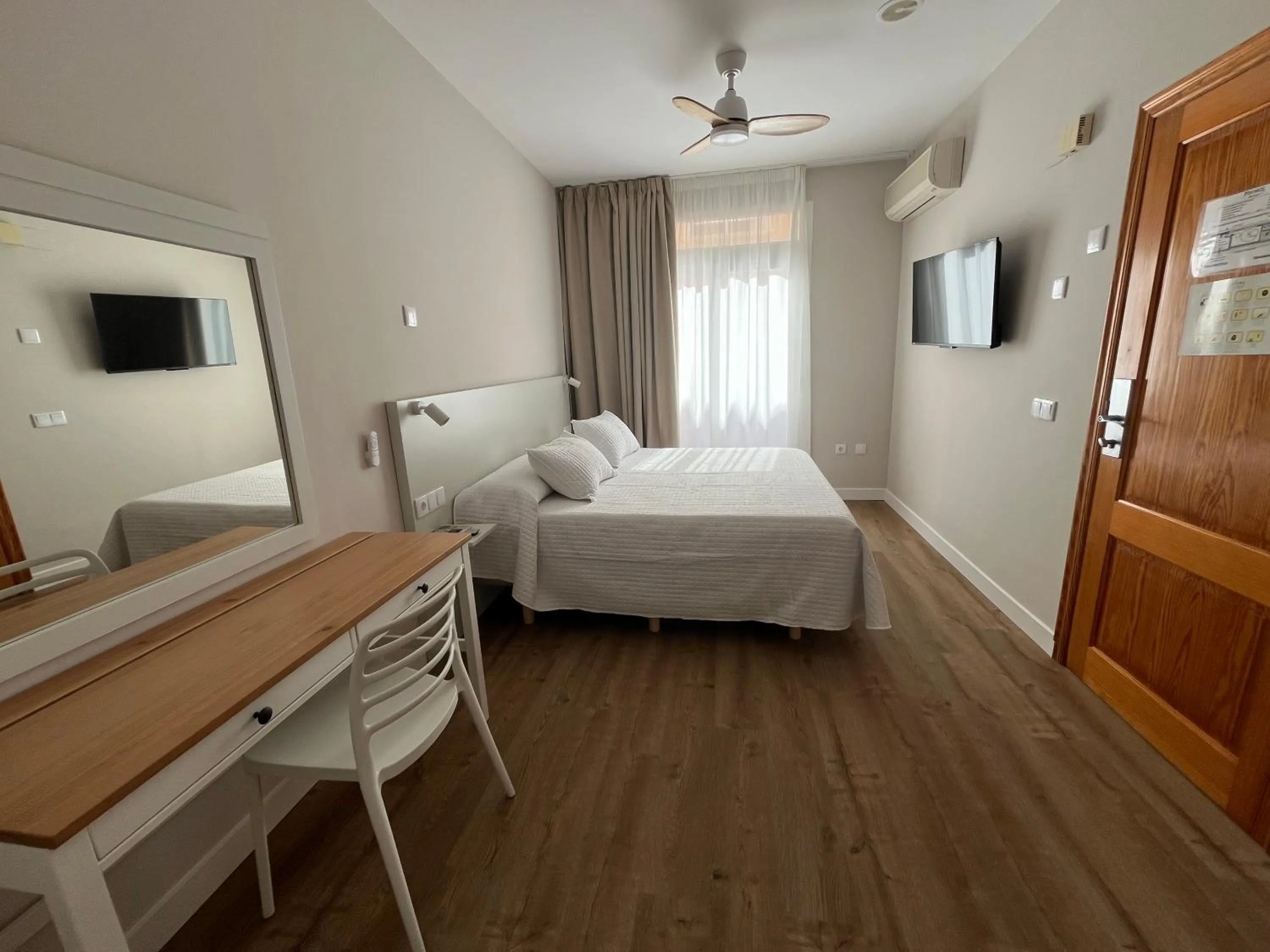 Deluxe Double Room with Balcony in Aparthotel Bahia Pinosol