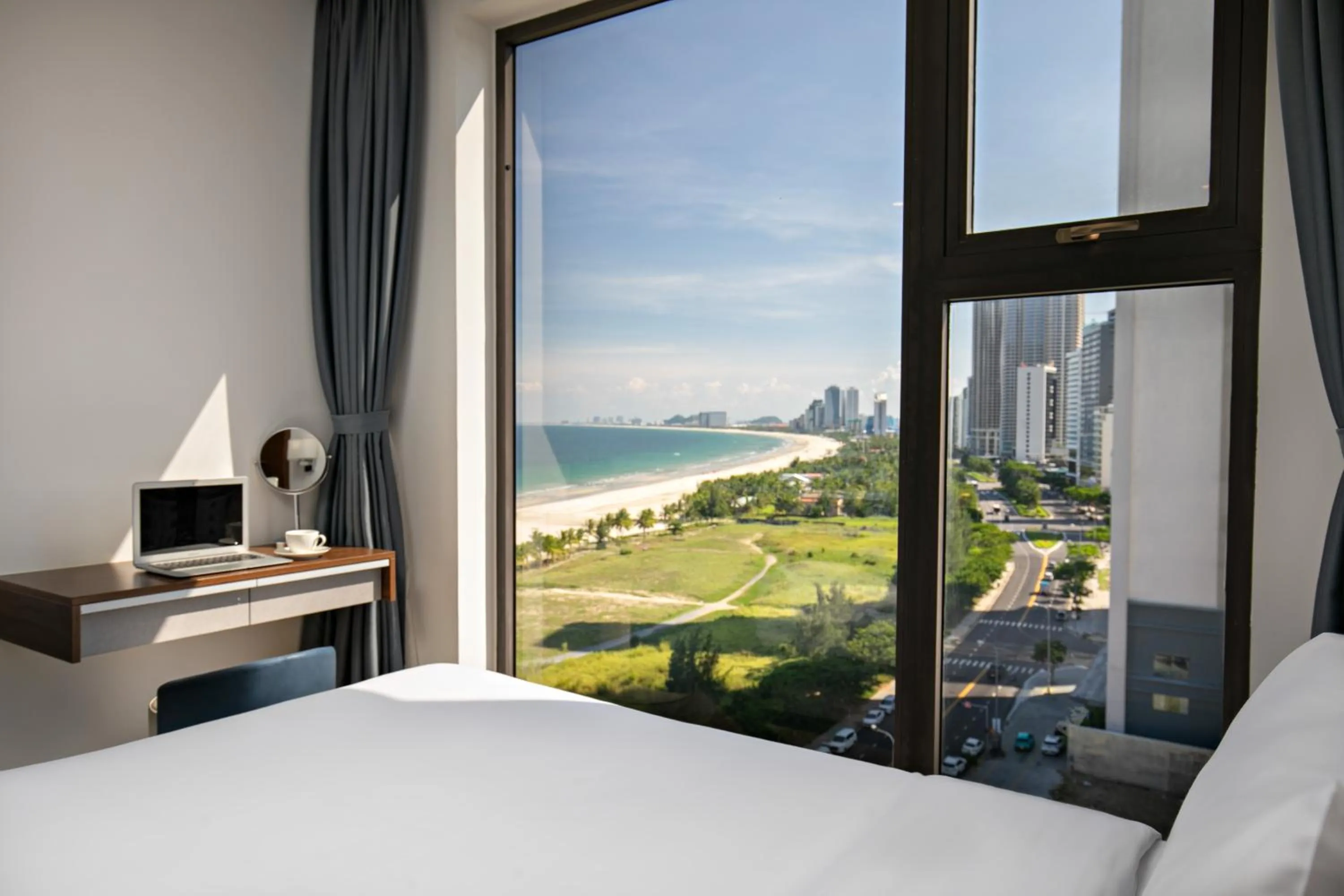 Premier Triple Room in Mangata Beachfront Hotel - Rooftop Bar Sea View