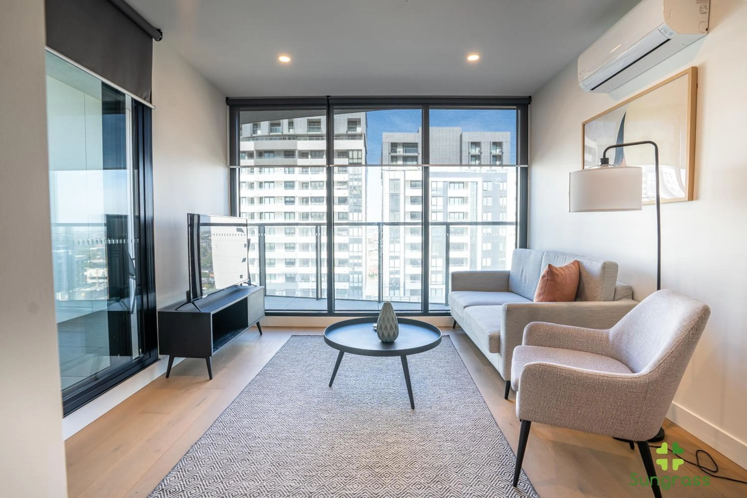 Family Two-Bedroom Apartment with View in Liberty One