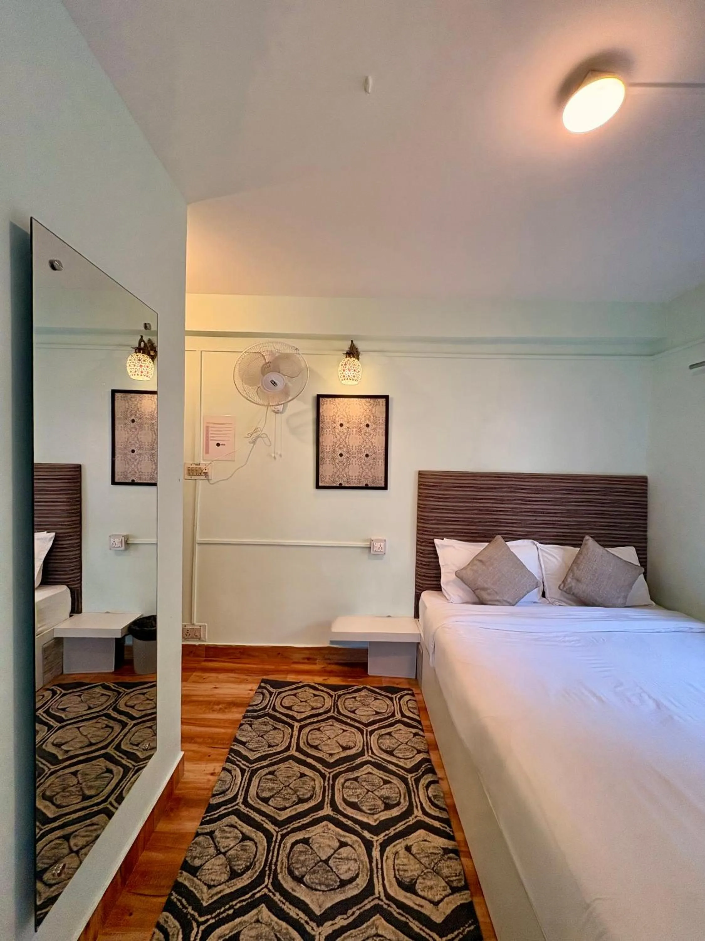 Deluxe Queen Room in Eevolve Dharamkot - An Eco Hostel