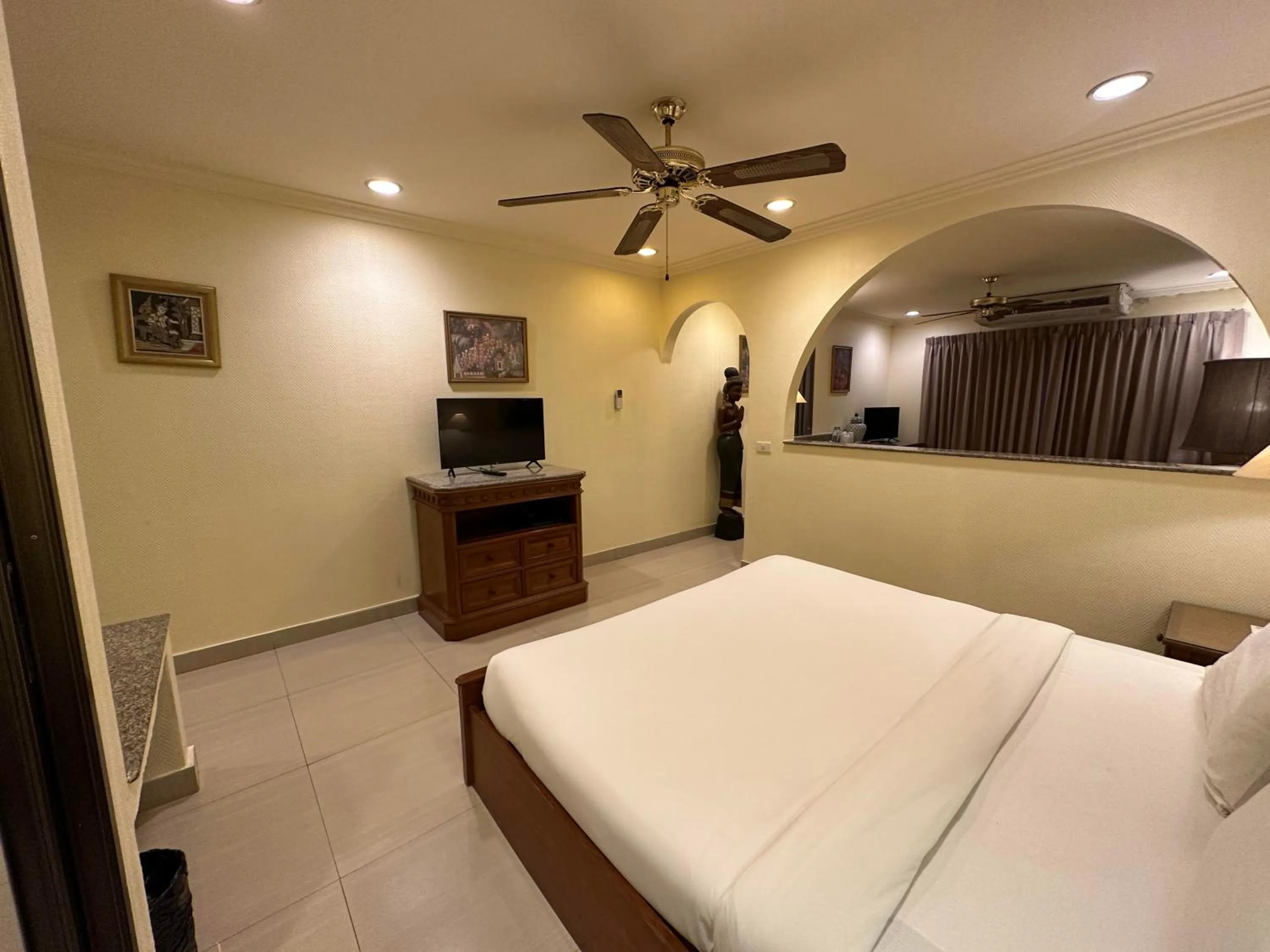 Deluxe King Room in Copa Hotel