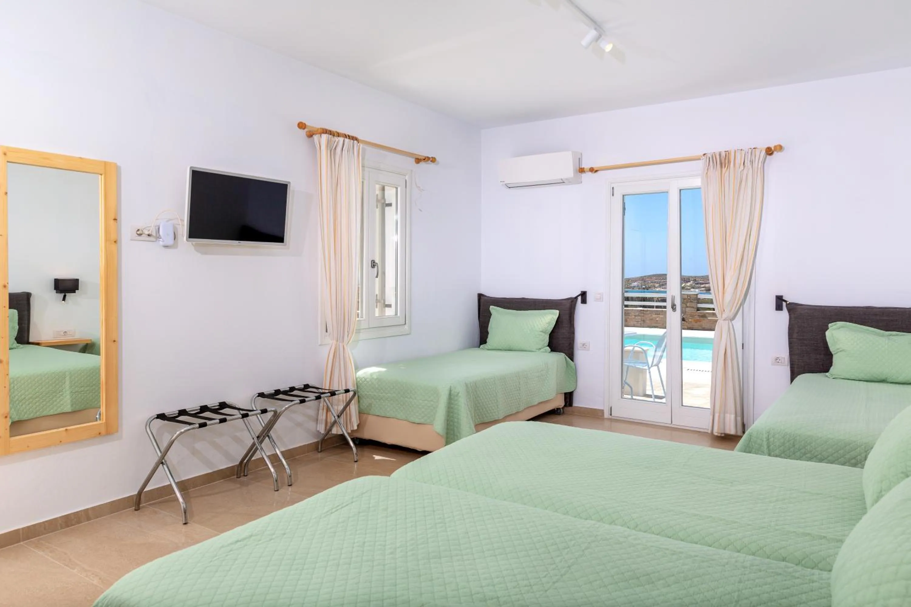 Quadruple Room with Sea View in Pyrgaki Hotel