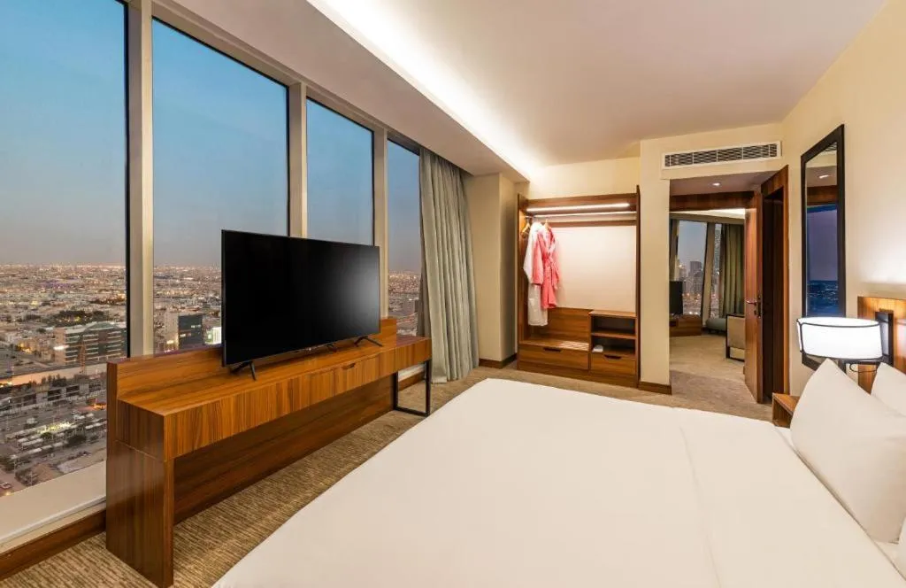 Deluxe Junior Suite in HDB Financial District