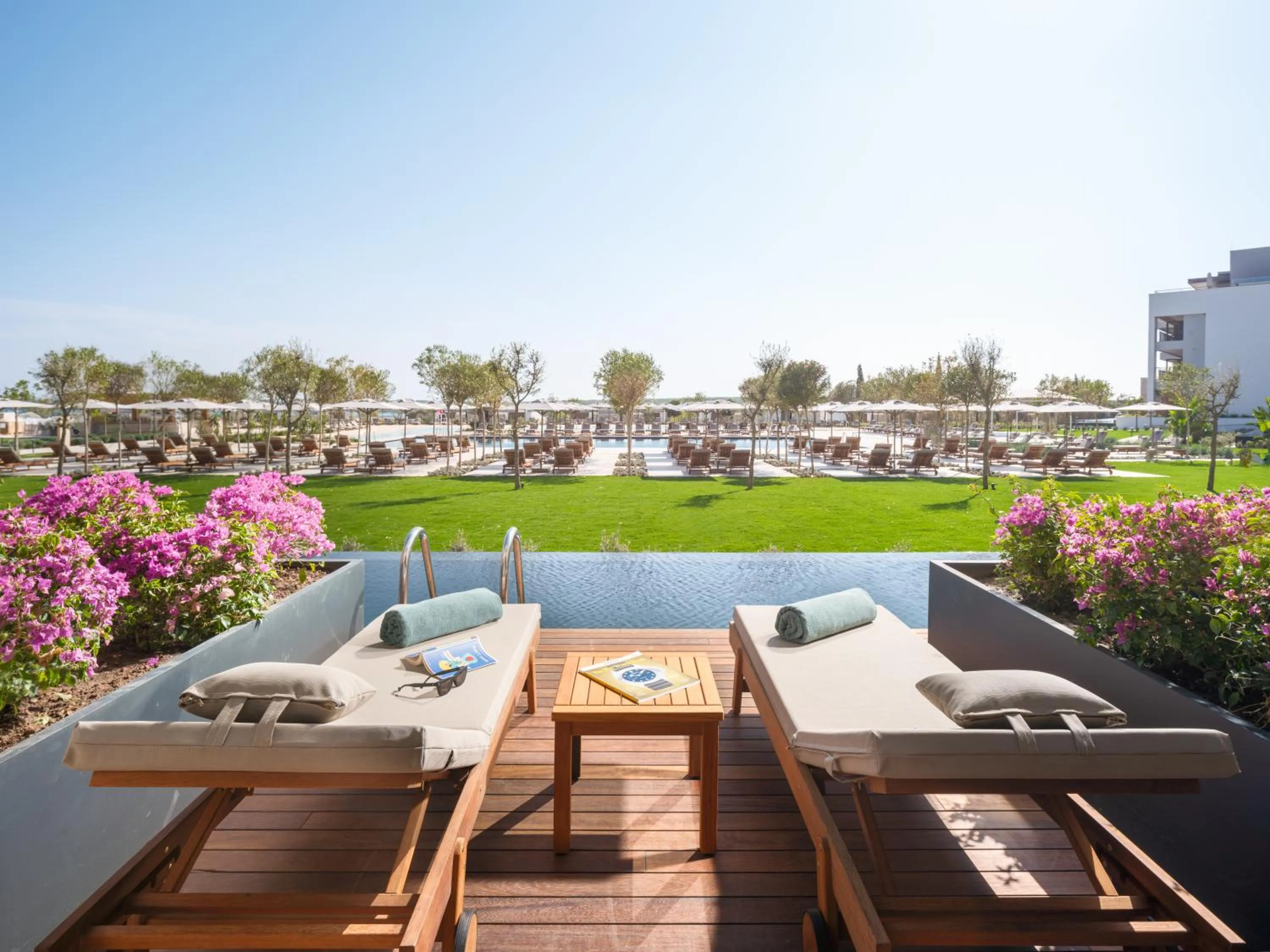 Deluxe Swim-Up Room Sea Side (Family Zone) in Anda Barut Collection - Ultra All Inclusive