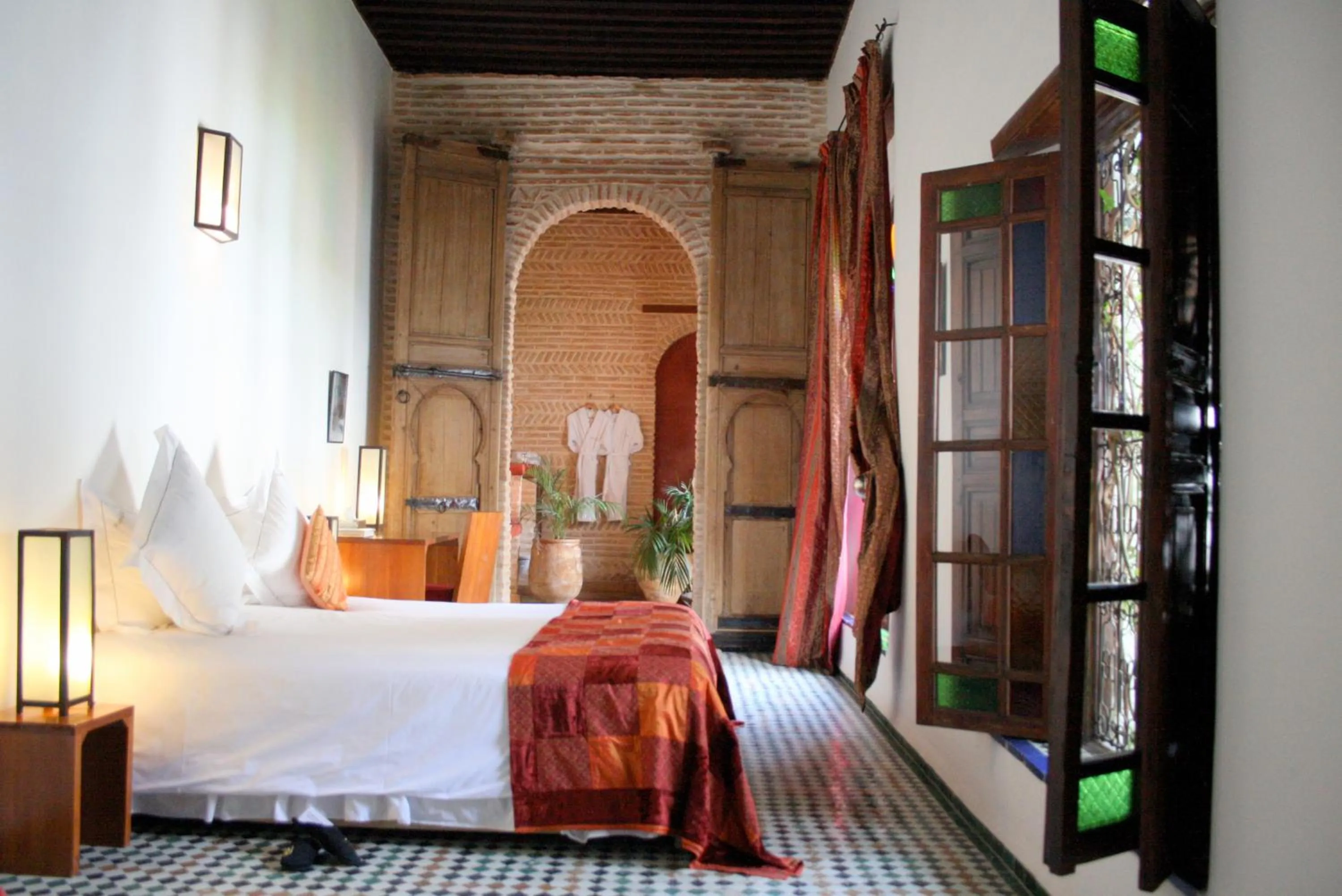 Red Double Room in Riad Laaroussa