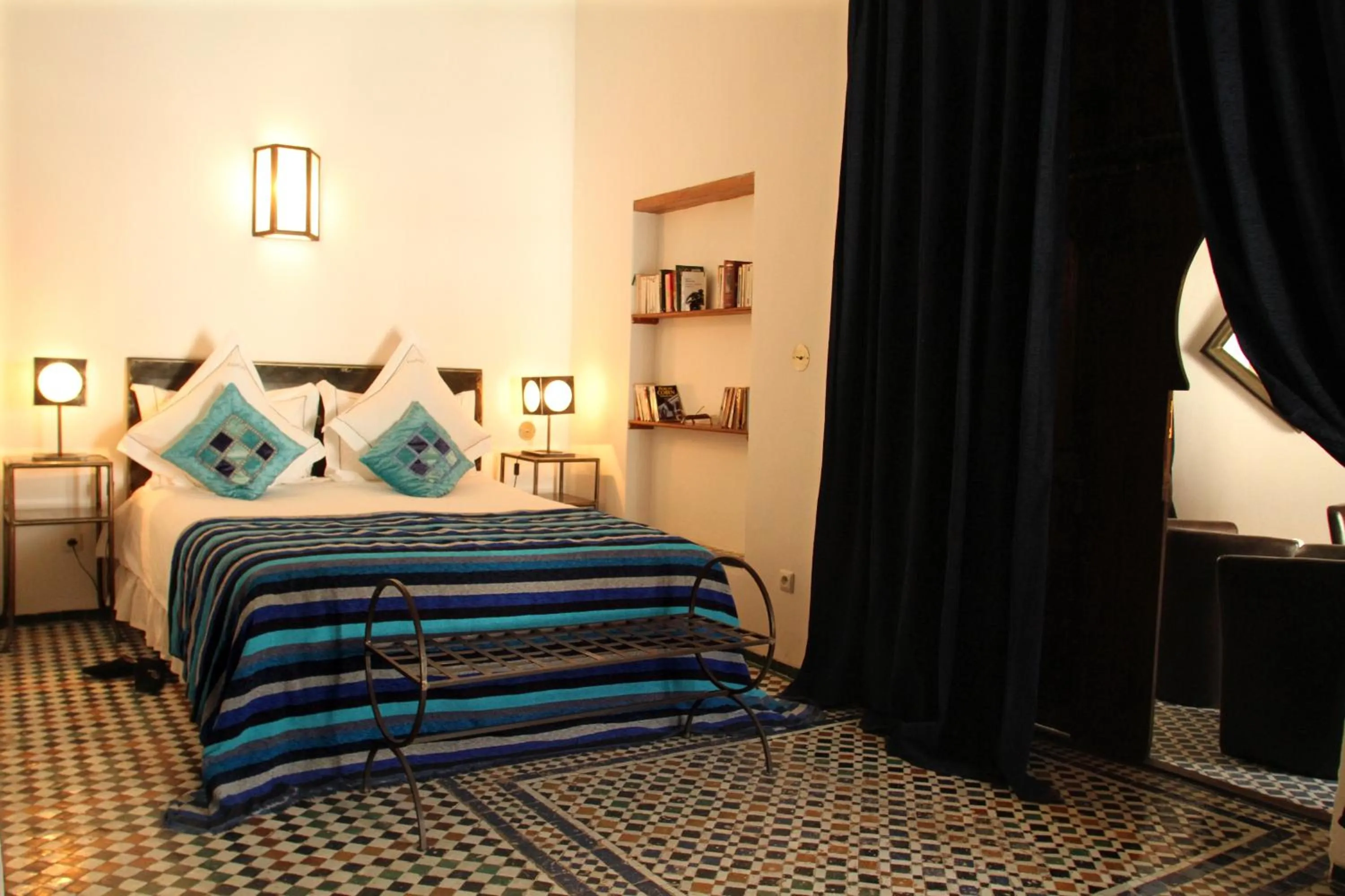 Blue Double Room in Riad Laaroussa