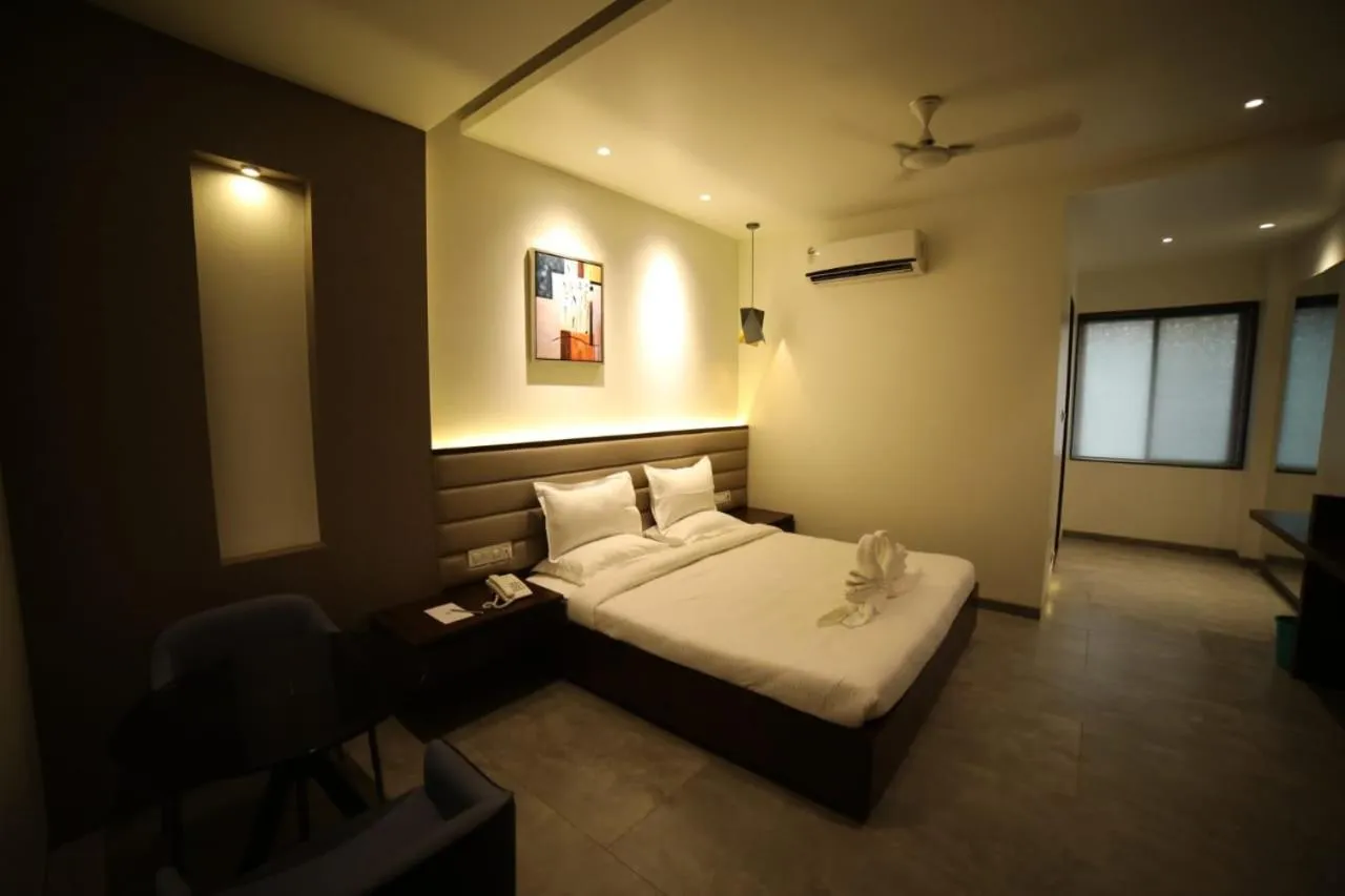 Deluxe Double Room in Hotel Midland, Nanded
