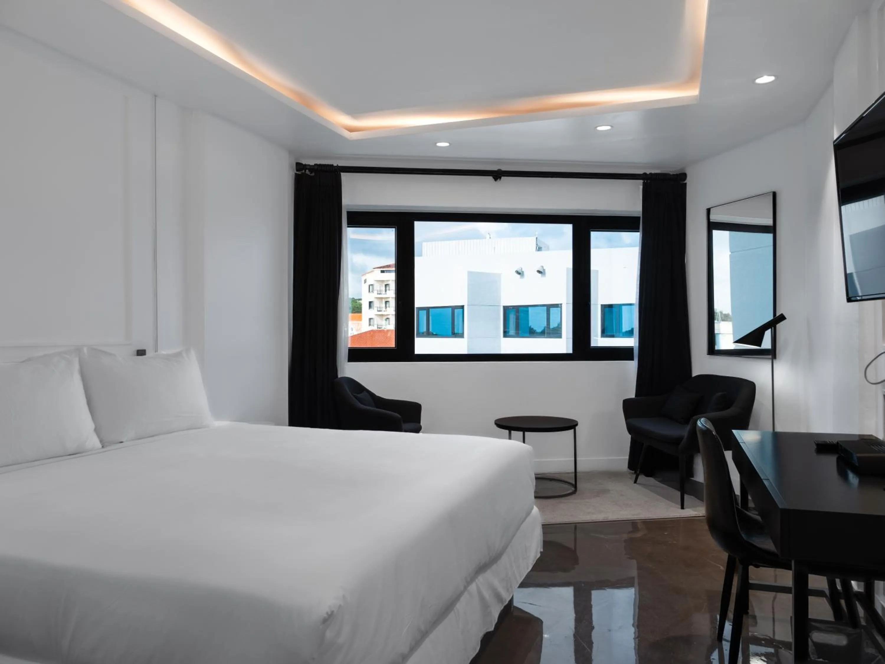 Deluxe Queen Room in Hotel Tano Guam