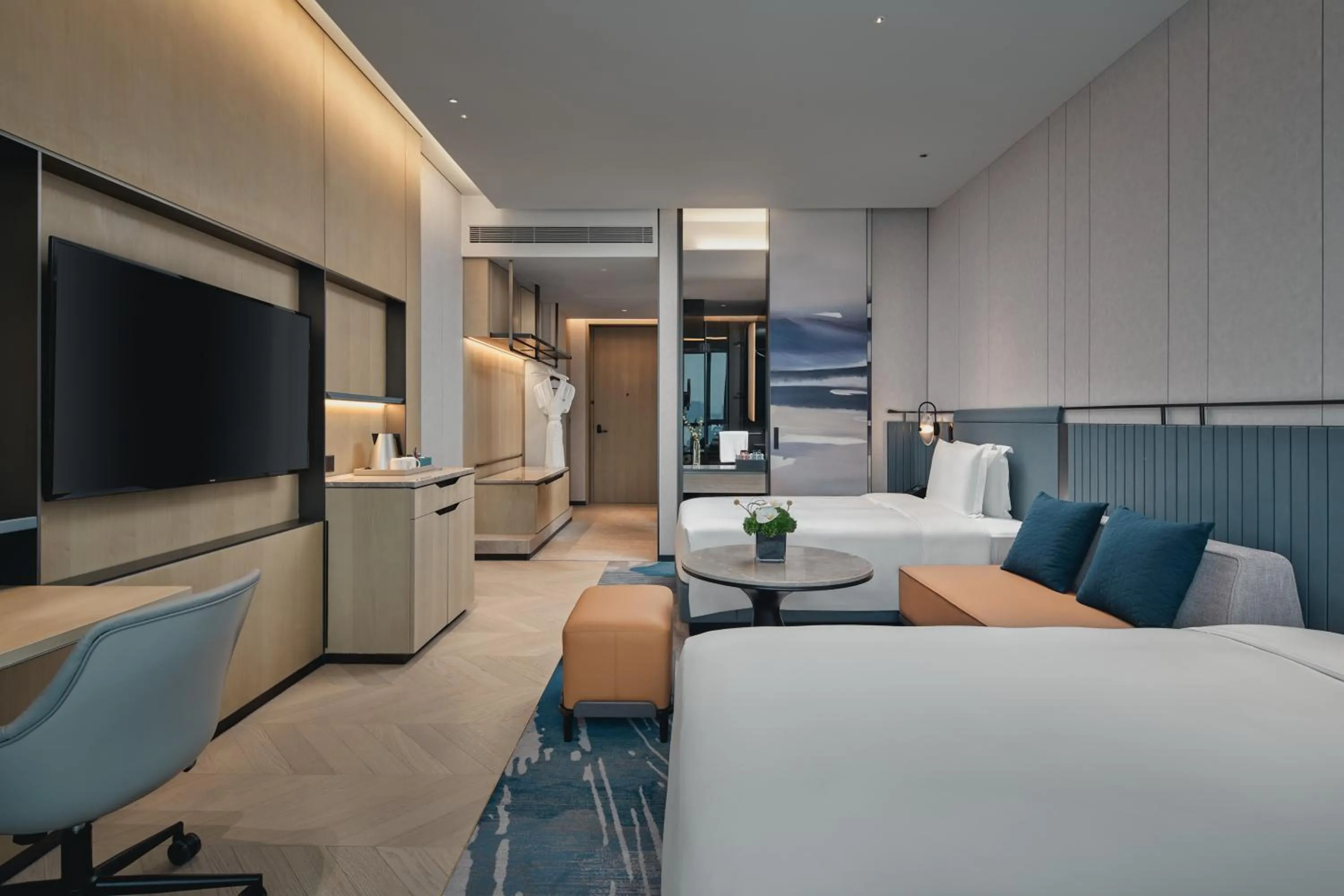 Standard Twin Room in Crowne Plaza Hangzhou Riverside by IHG