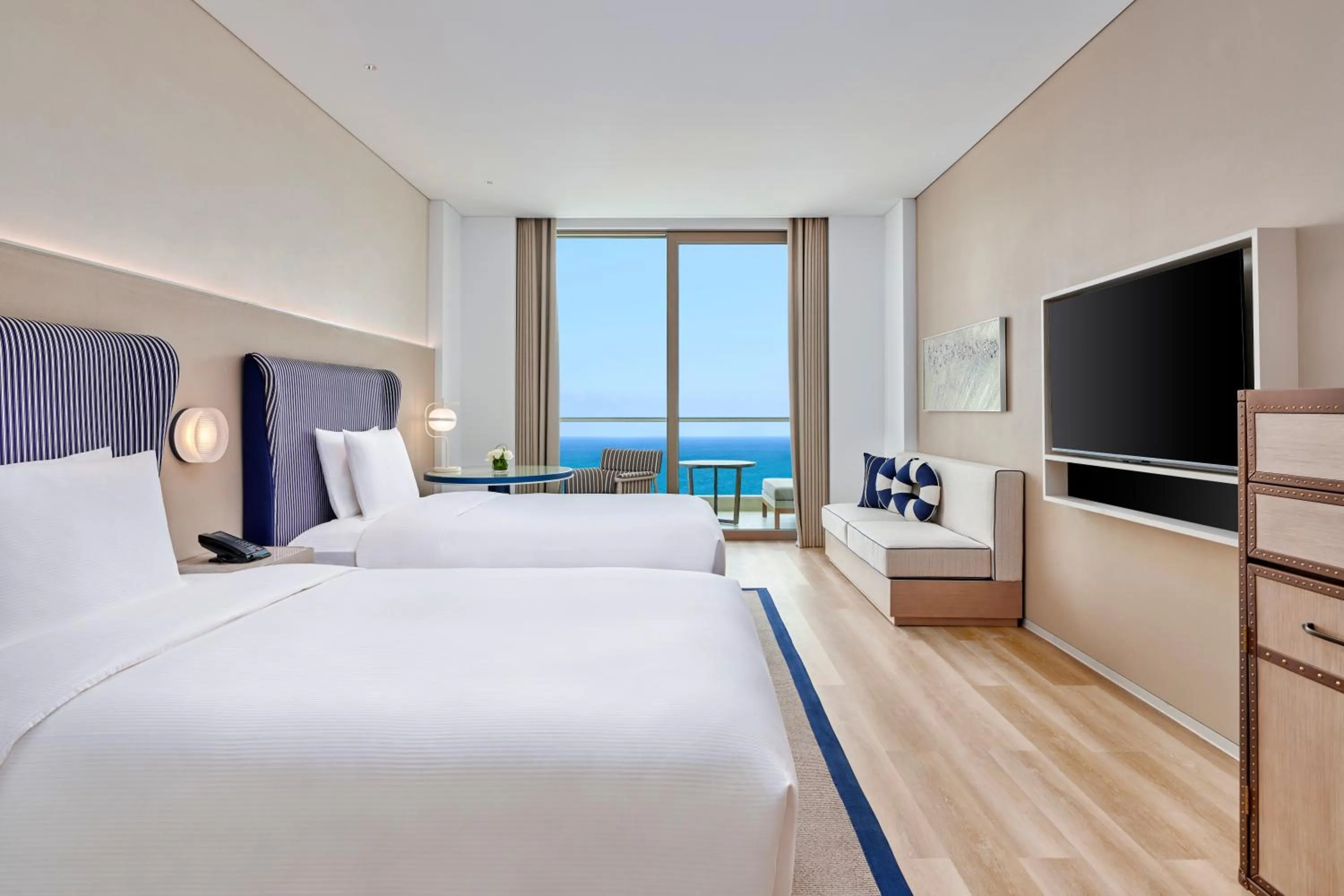 Premium Twin Room with Ocean View in The Mermoon Resort Hainan Tufu Bay, Tapestry By Hilton