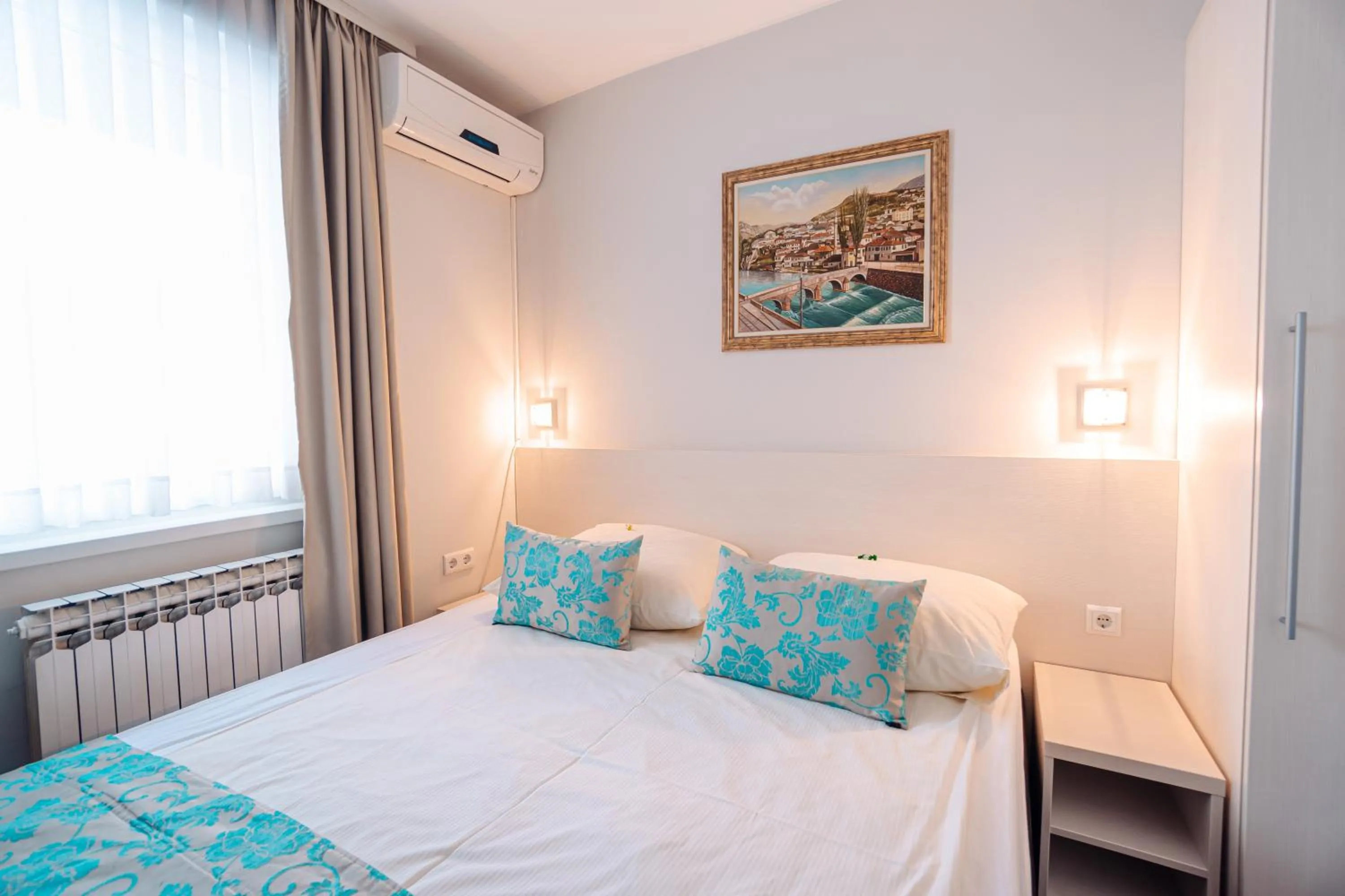 Small Double Room in Hotel Villa Harmony - Free Parking