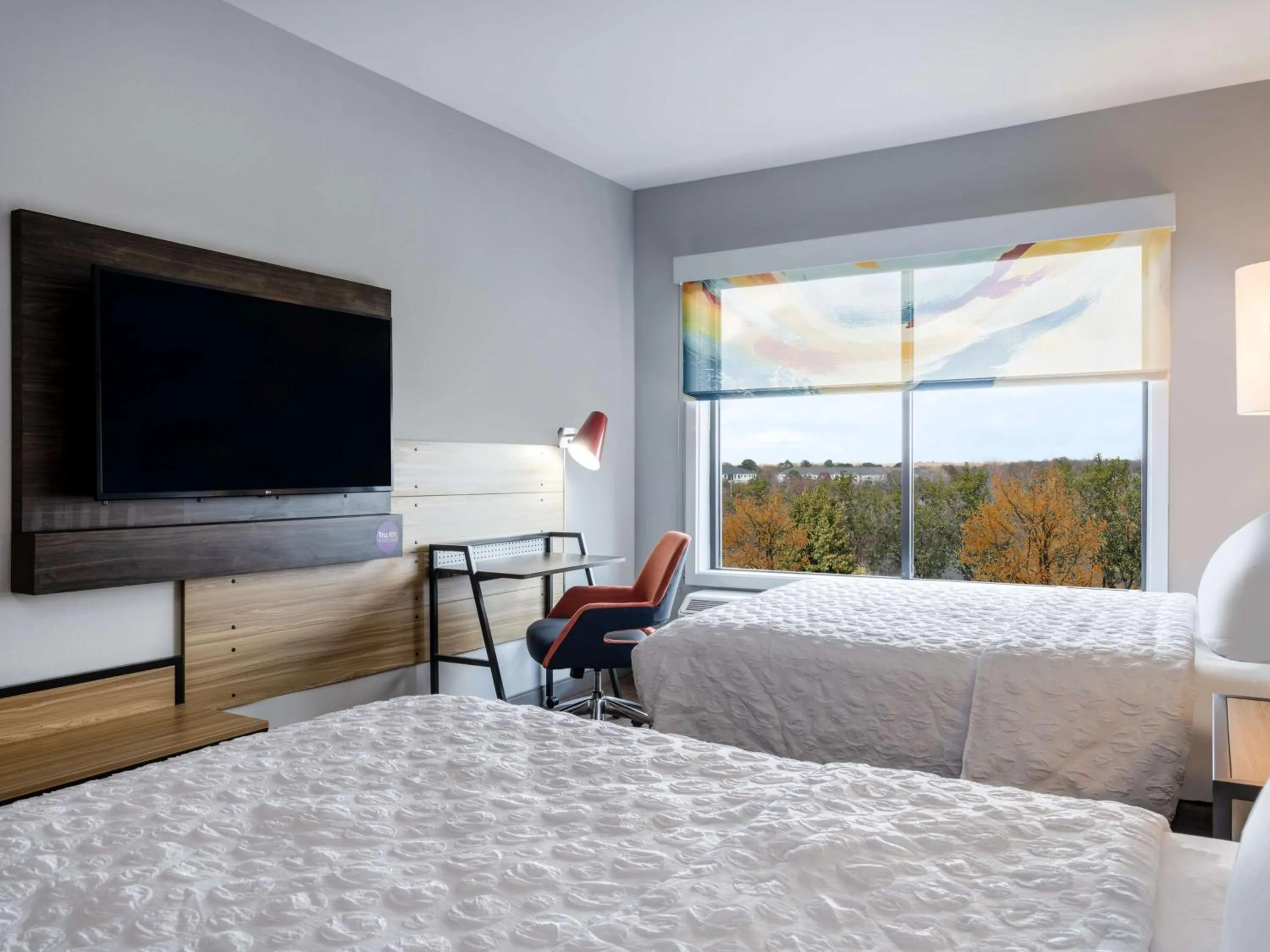Queen Room with Two Queen Beds - Mobility Access in Tru By Hilton Chesapeake- Greenbrier