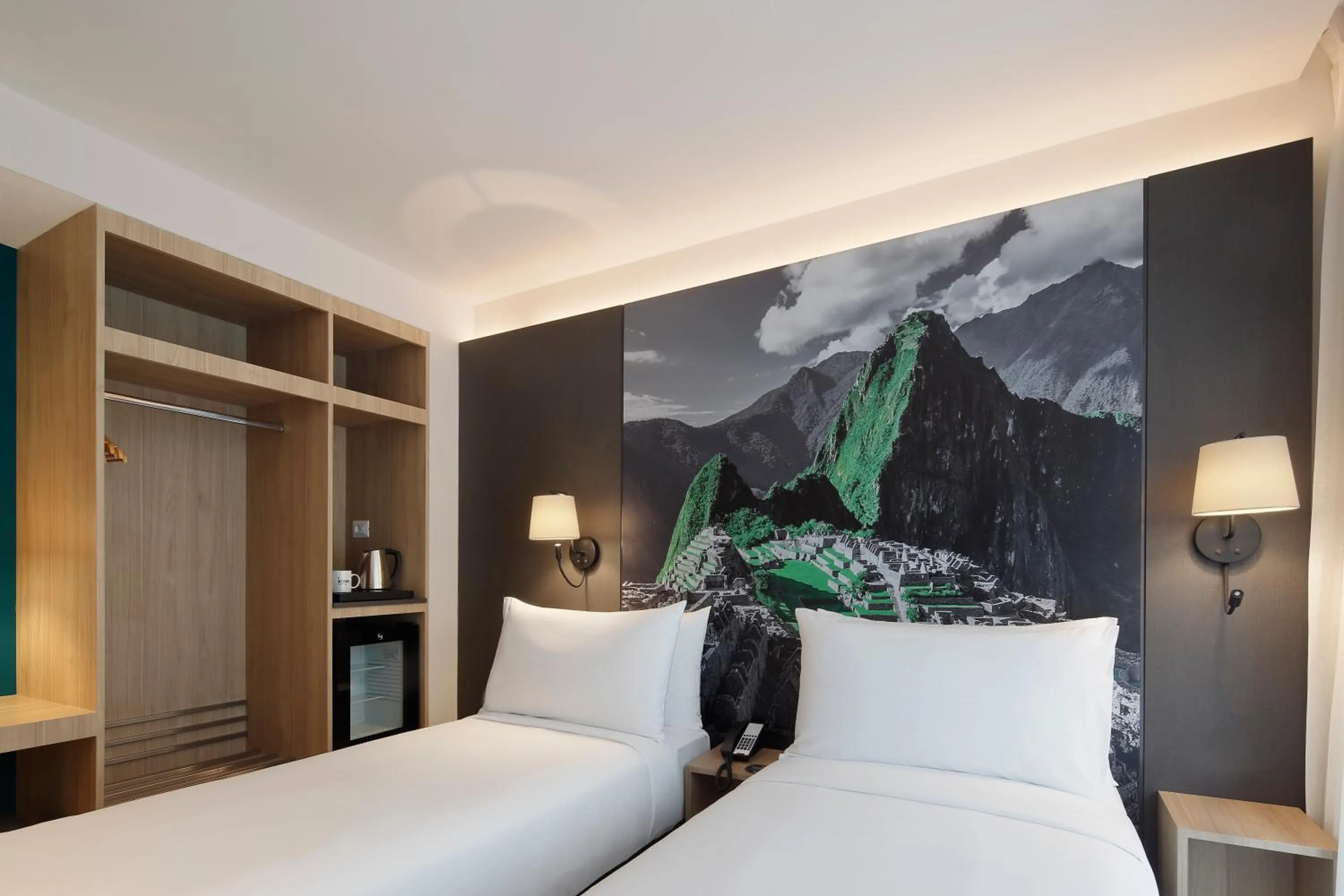 Superior Twin Room in Ikonik Miraflores