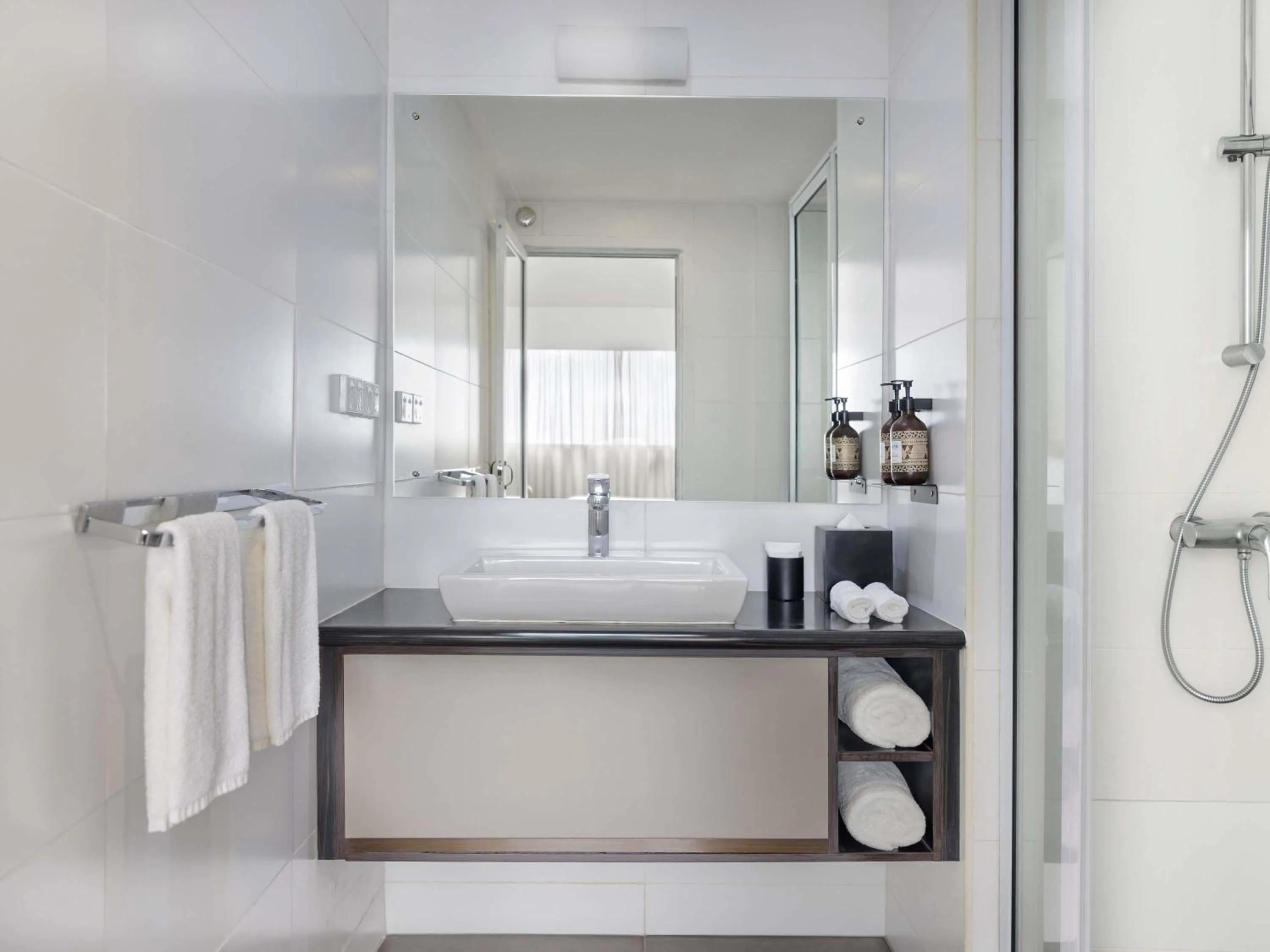 Deluxe King Room Ocean Front in Novotel Suva Lami Bay